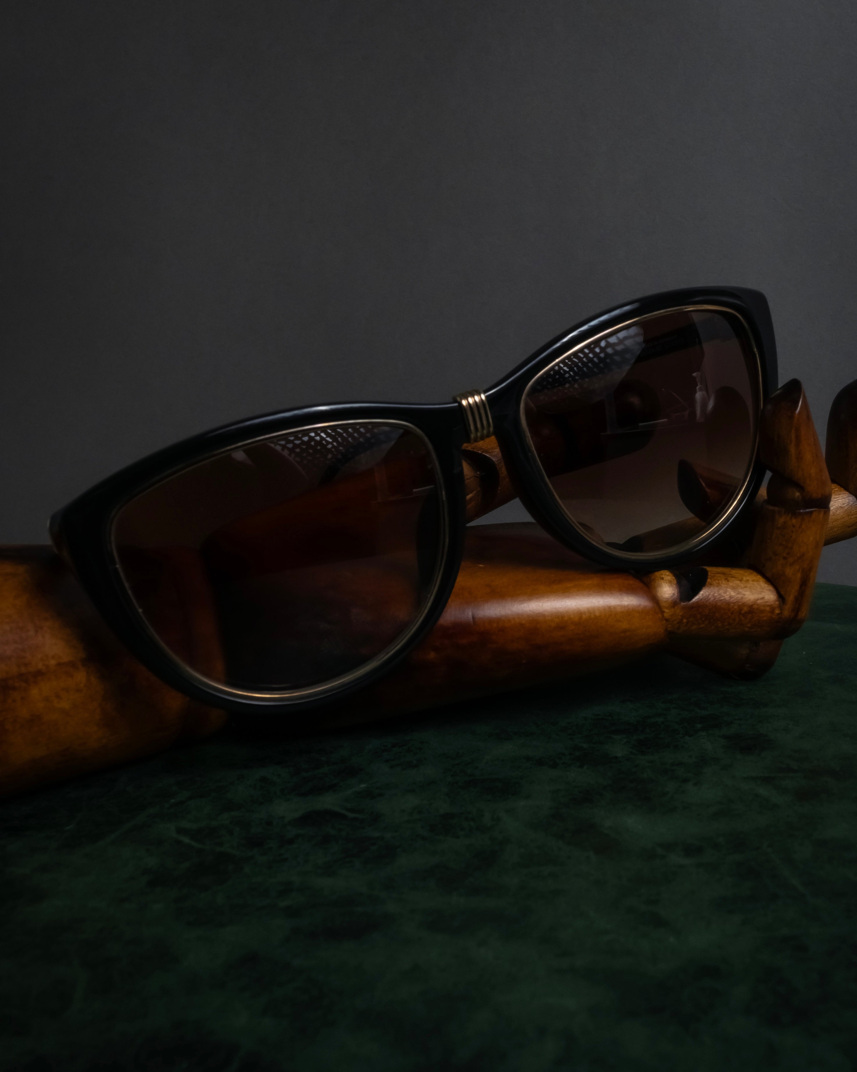 Christian Dior” Oversized cat-eye sunglasses – MOOD