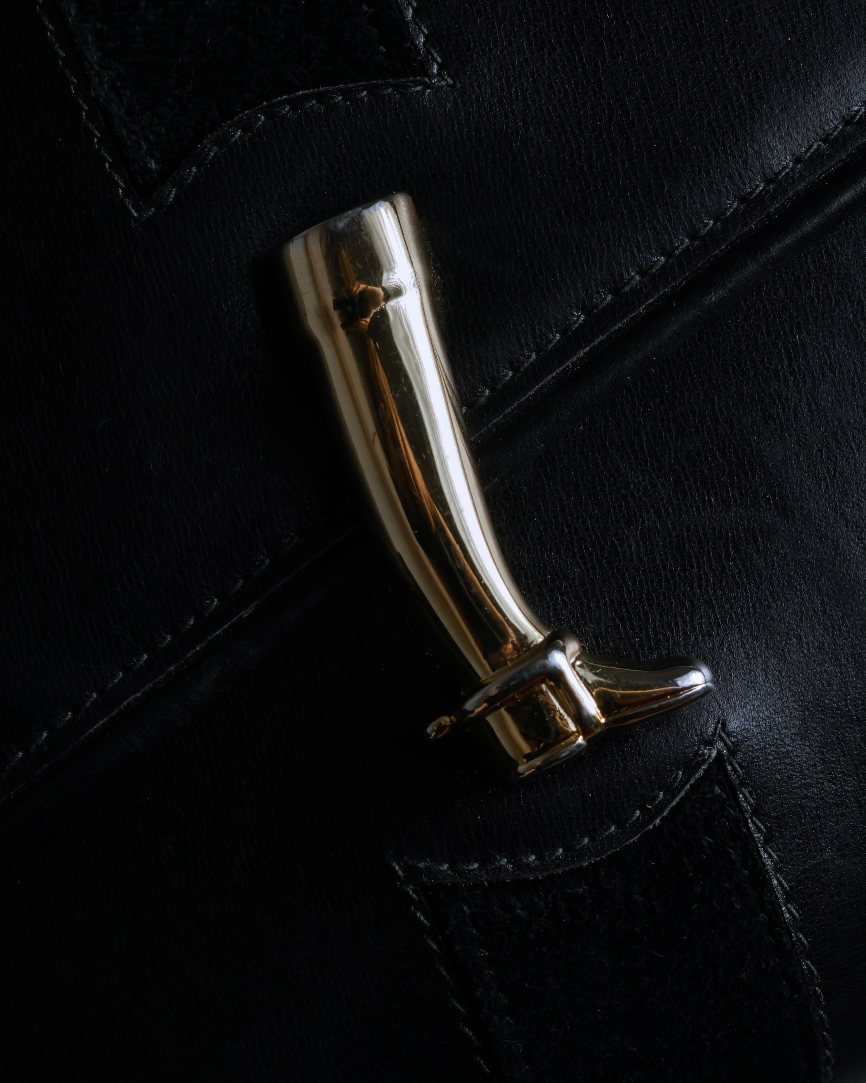 "GUCCI" Saddlery motif crisp design vintage leather shoulder bag