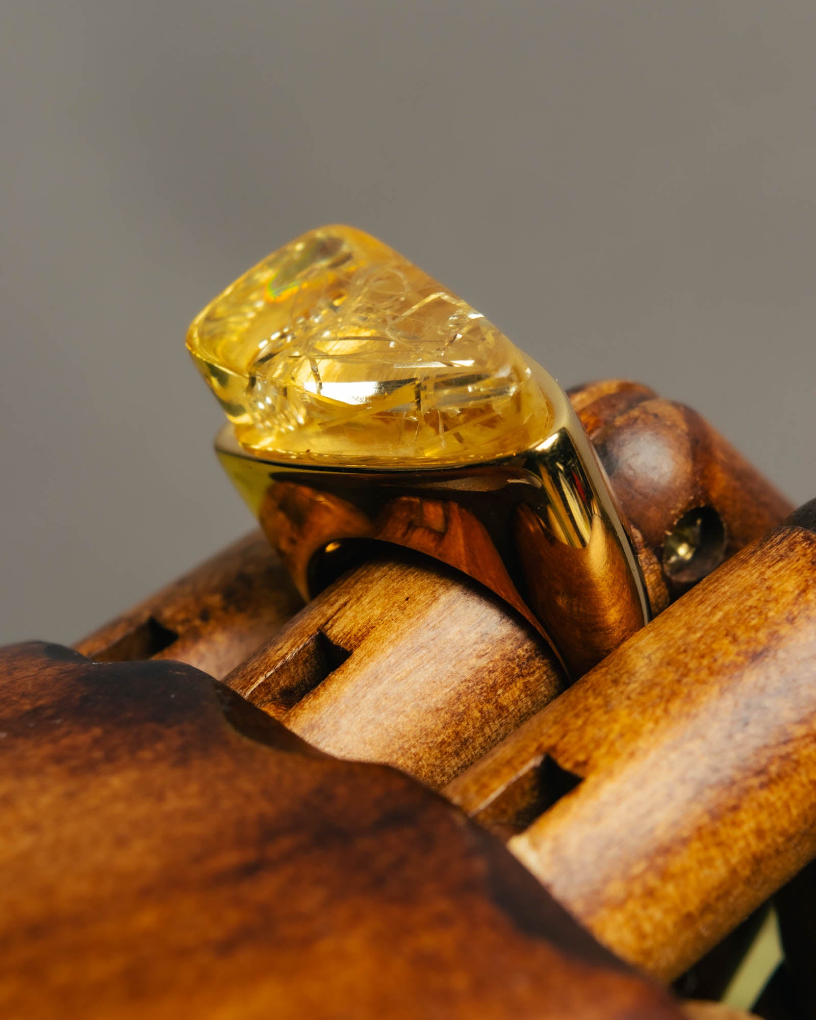 "Chloé" 2010's Amber resin statement ring