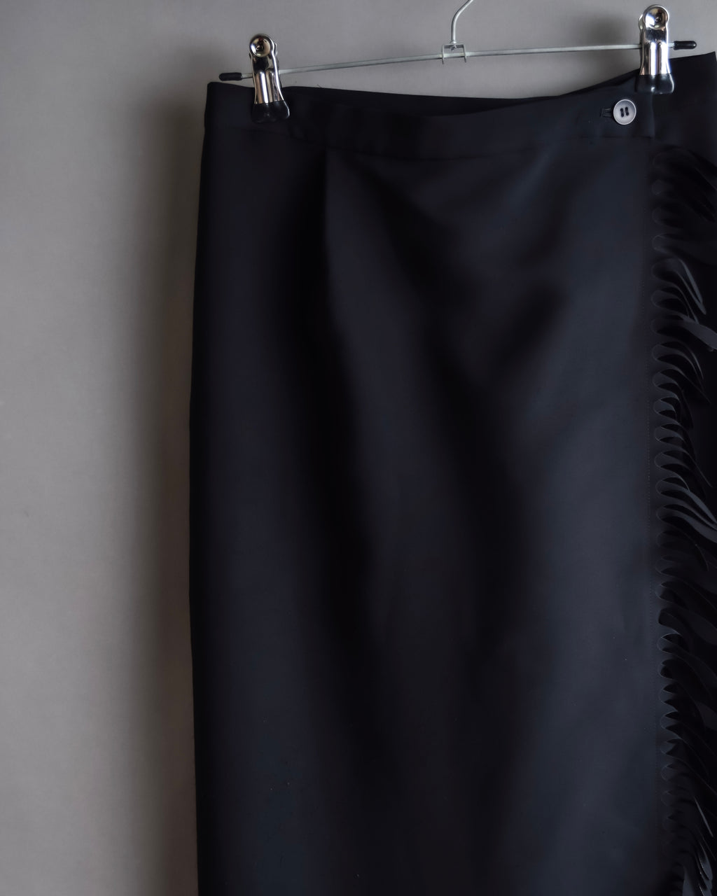 "ISSEY MIYAKE" Organic cutout fringe wrap skirt