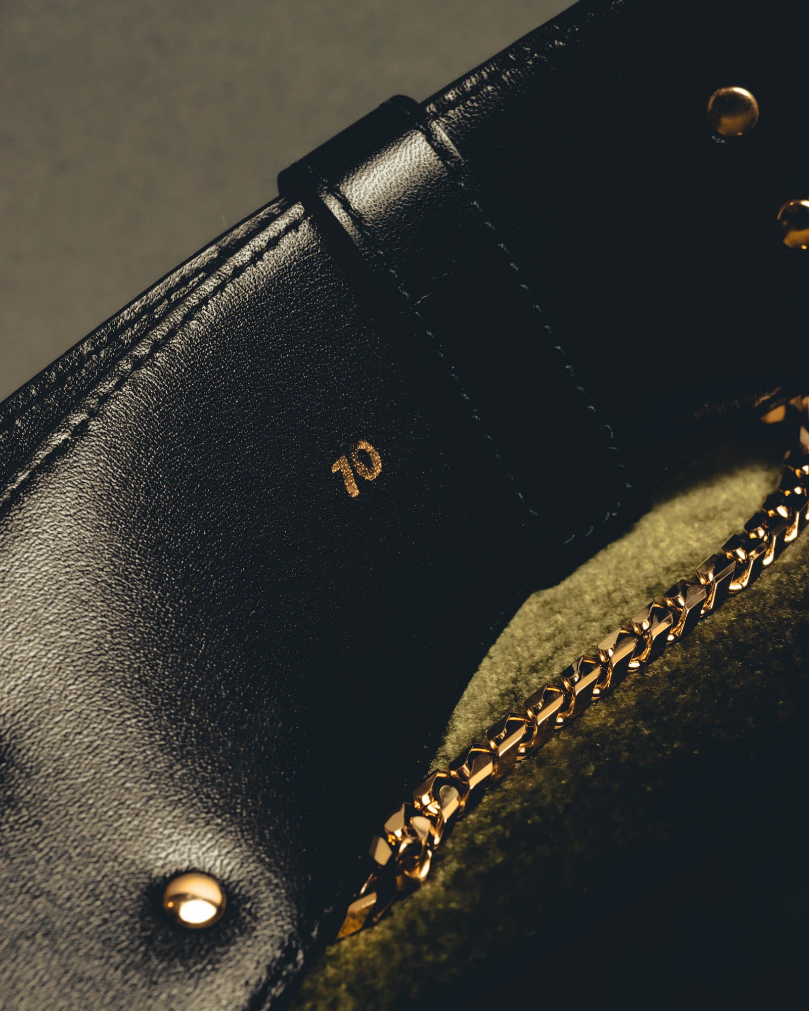"CELINE" 18's-Glossy black chain leather belt