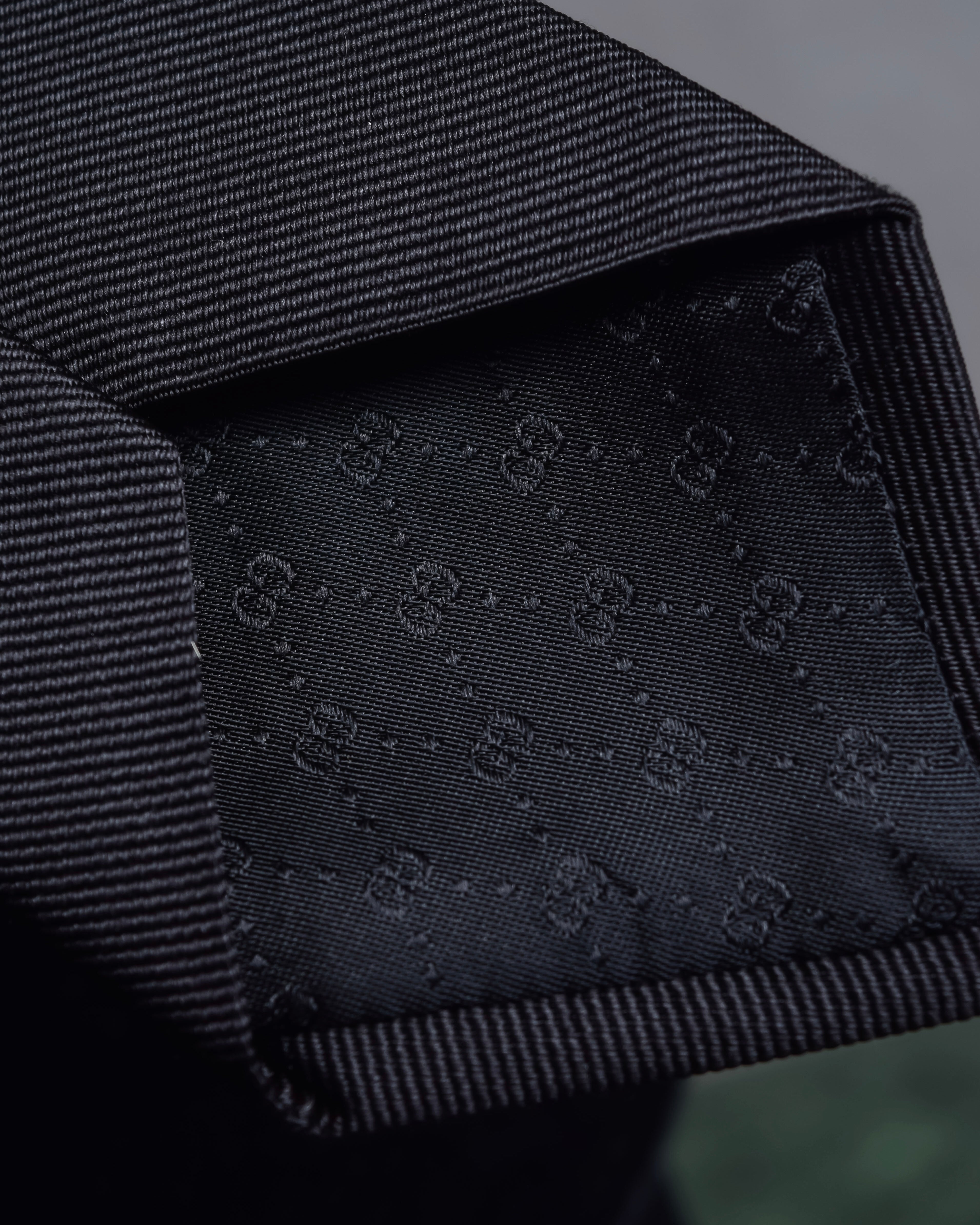 "GUCCI" Michele period tiger embroidery silk necktie