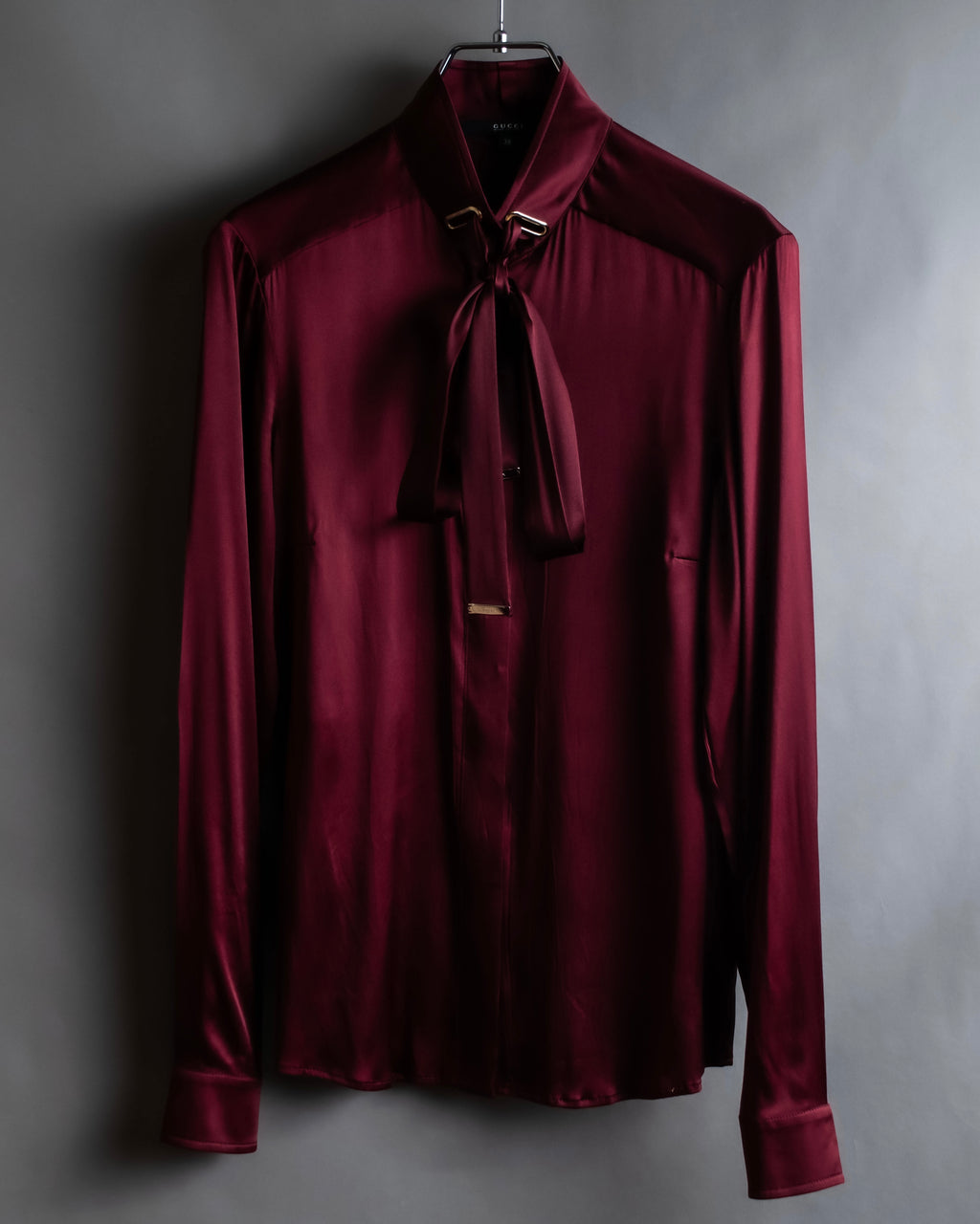 "GUCCI" Beautiful burgundy color silk bowtie shirt