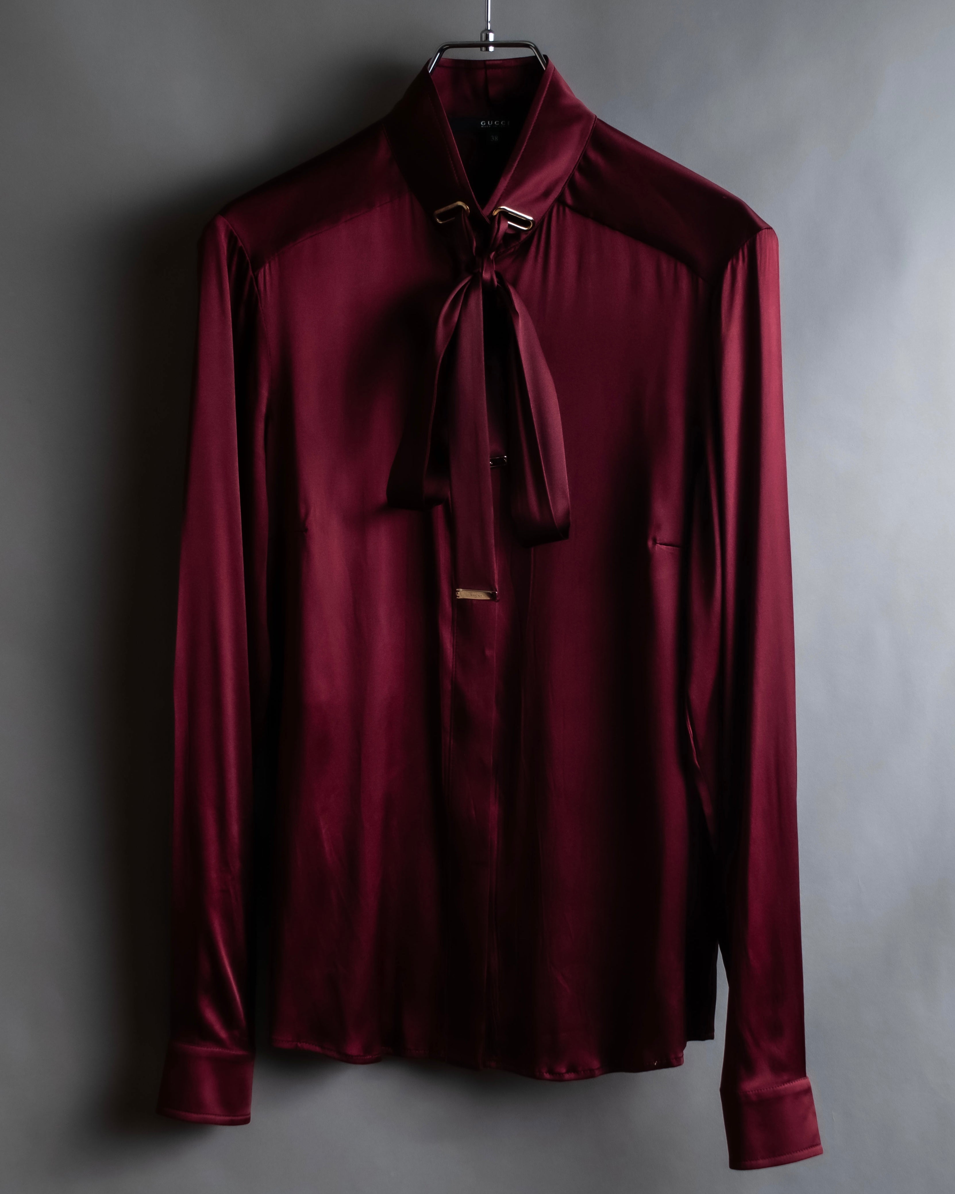 "GUCCI" Beautiful burgundy color silk bowtie shirt