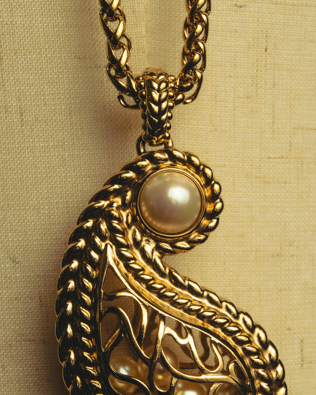 "Christian Dior" 80's-90's Ornate pendant necklace
