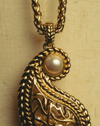 "Christian Dior" 80's-90's Ornate pendant necklace