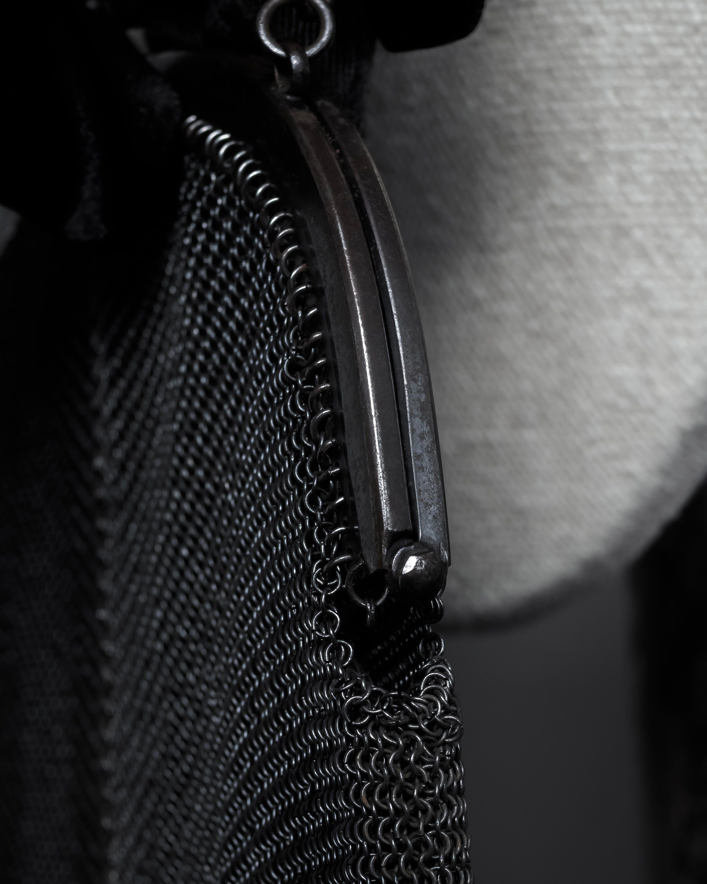 "Vintage metal mesh clasp chain shoulder bag"