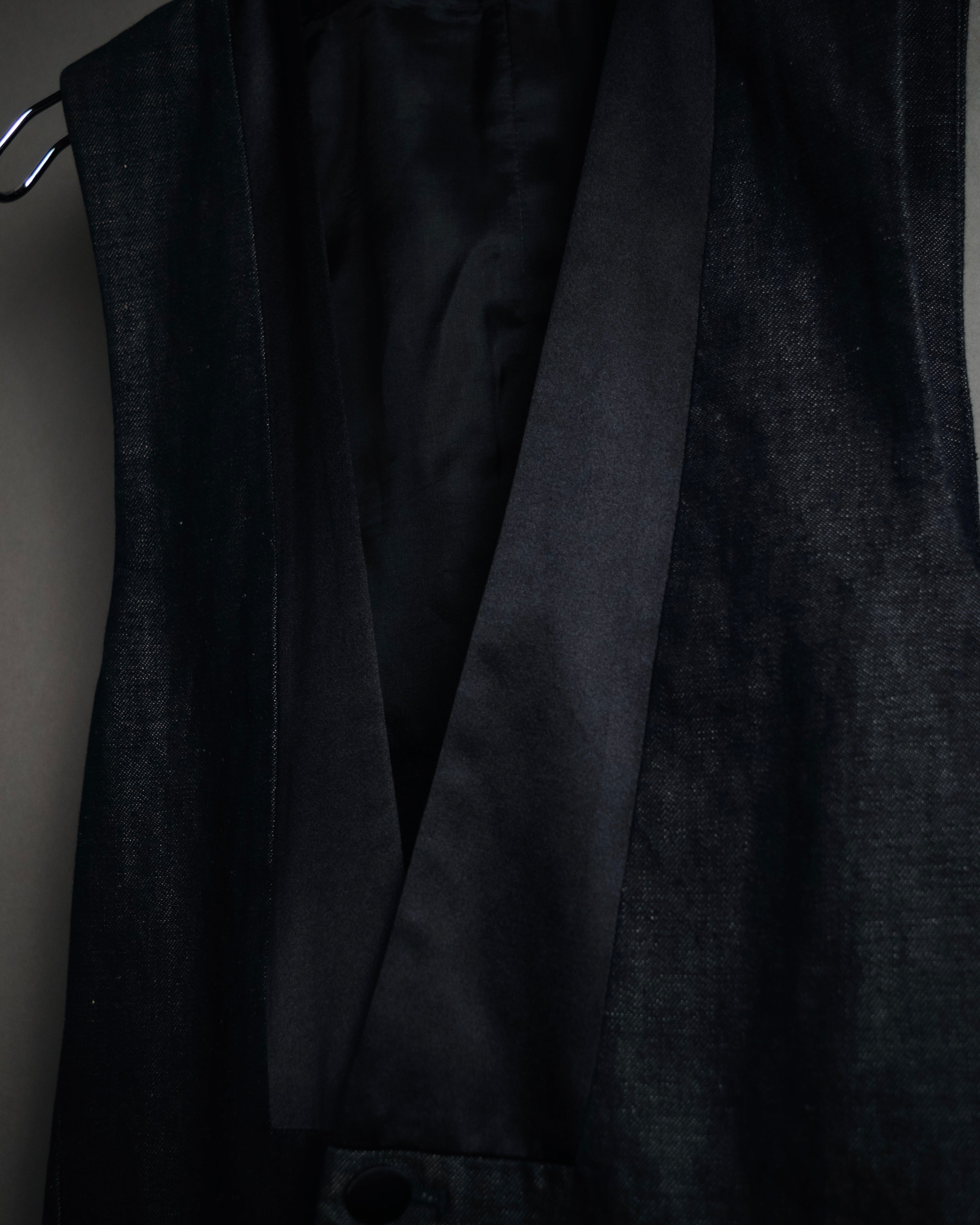 –SPECIAL– "Maison Martin Margiela"
2011 Replica denim smoking vest