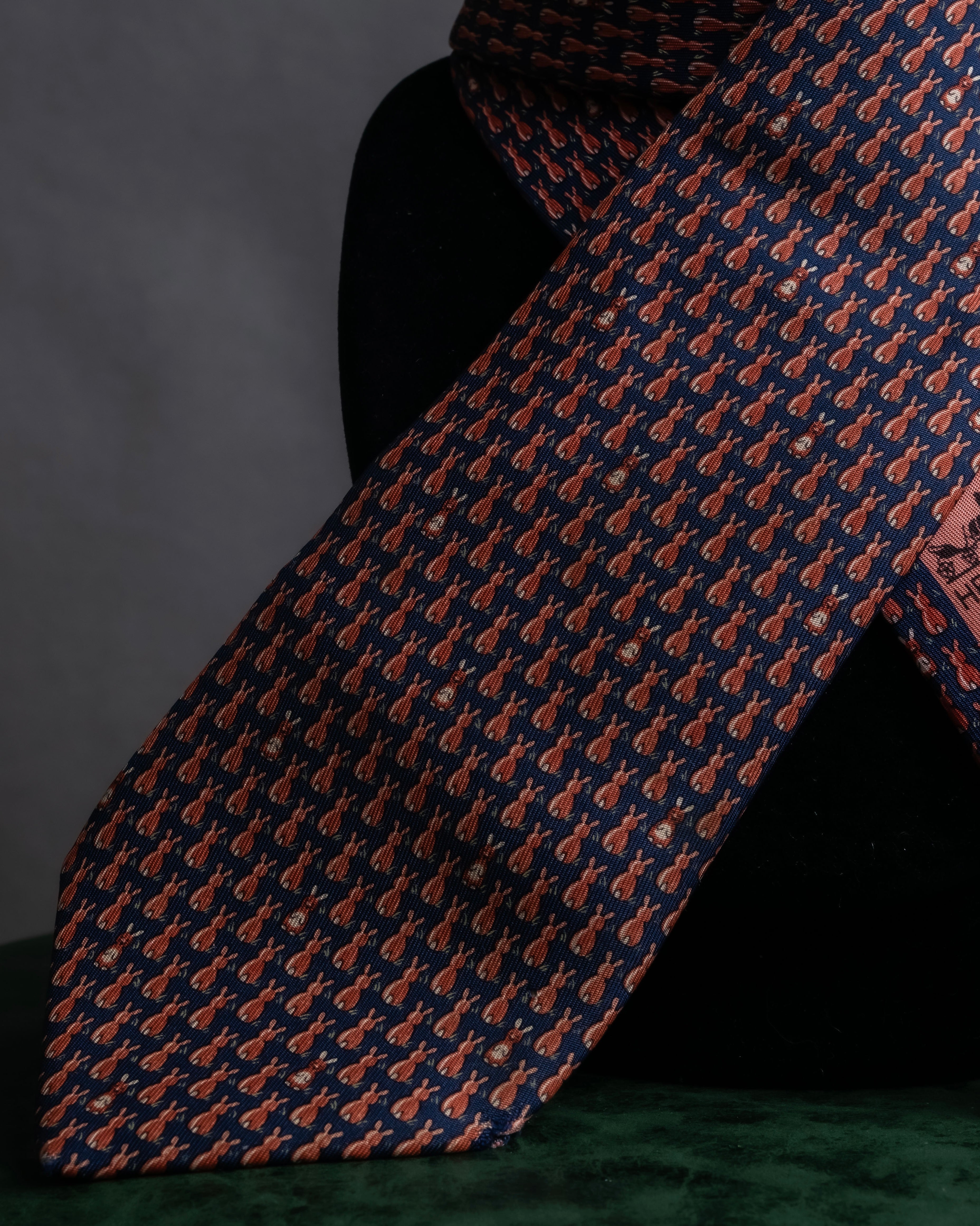 "HERMES" Rabbit motif silk necktie