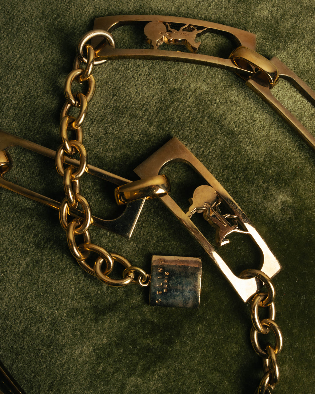 "CELINE" 70's-80's Sulky motif gold metal chain belt