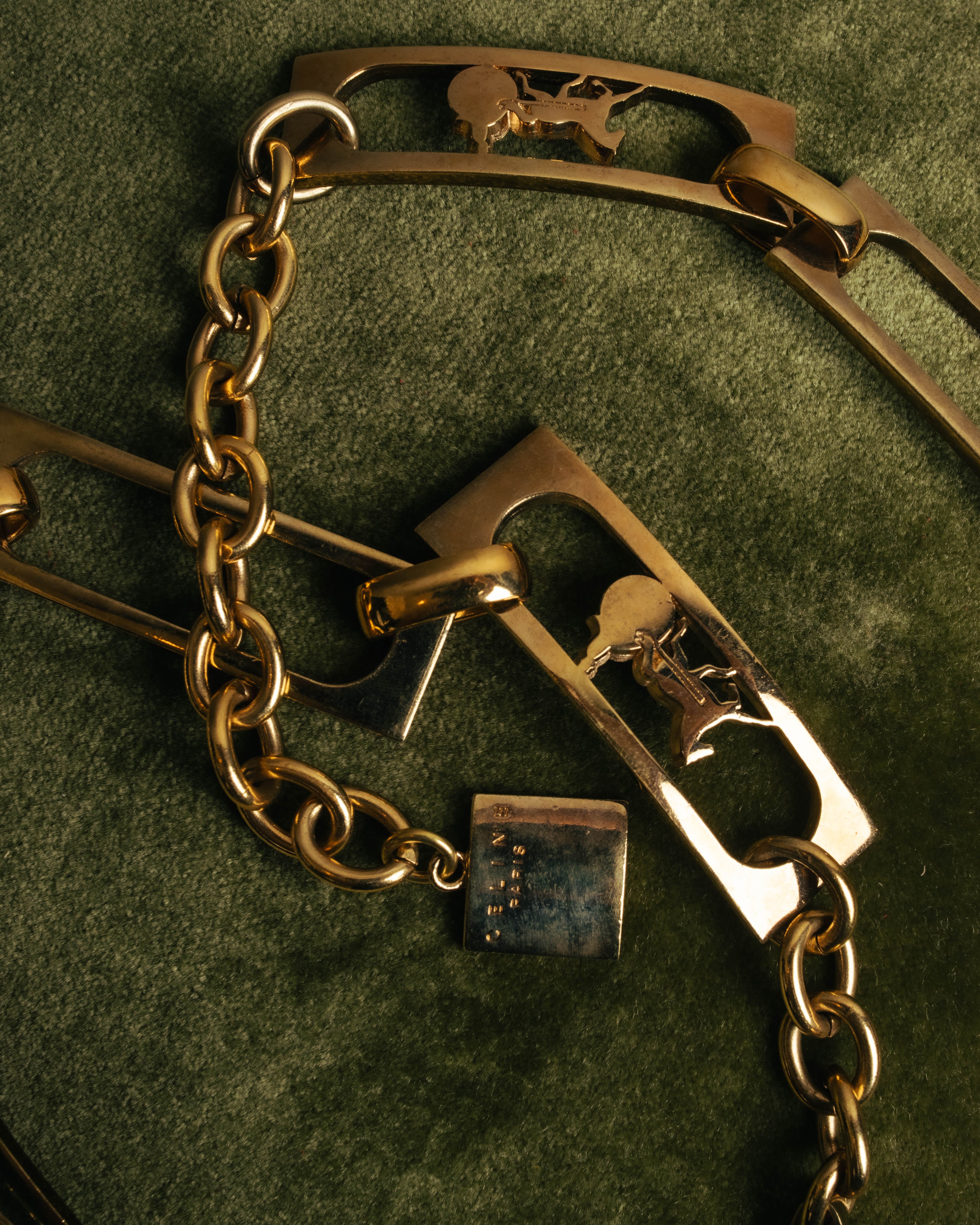 "CELINE" 70's-80's Sulky motif gold metal chain belt