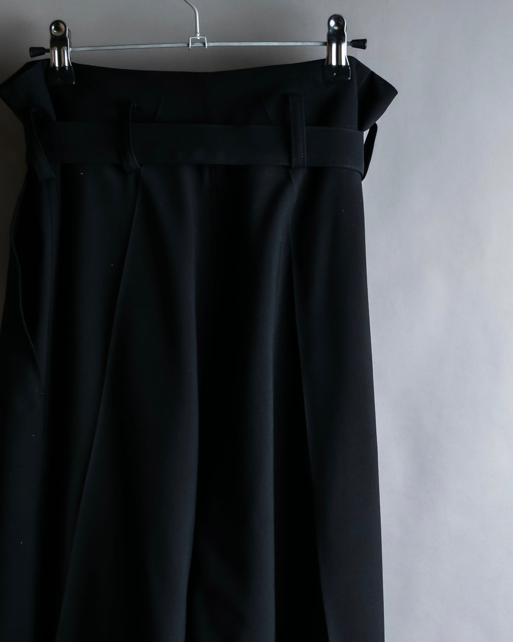 "YOHJI YAMAMOTO +NOIR" Asymmetrical slit sarouel slacks