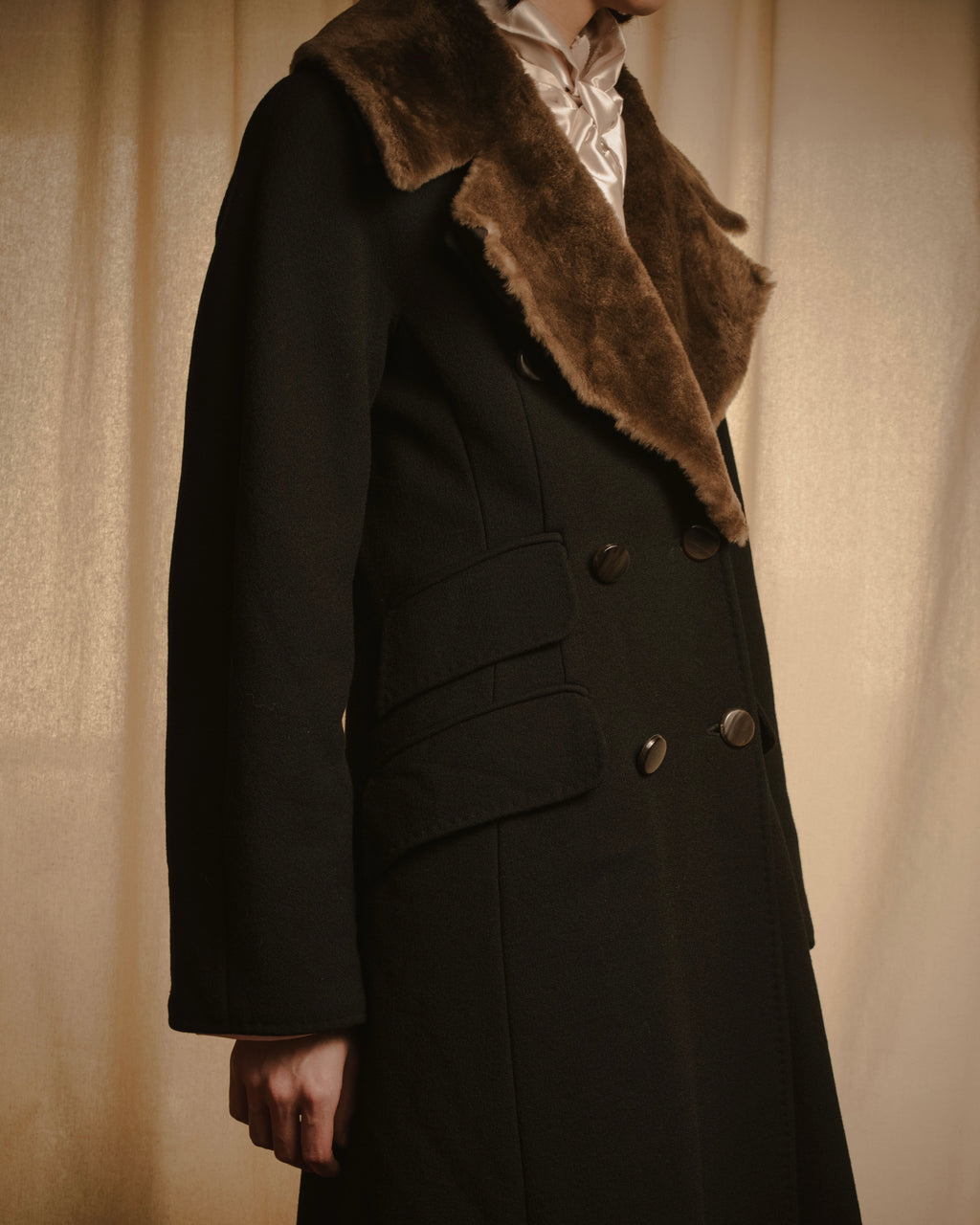 -SPECIAL- "Max Mara"
90’s Detachable fur collar virgin wool long coat