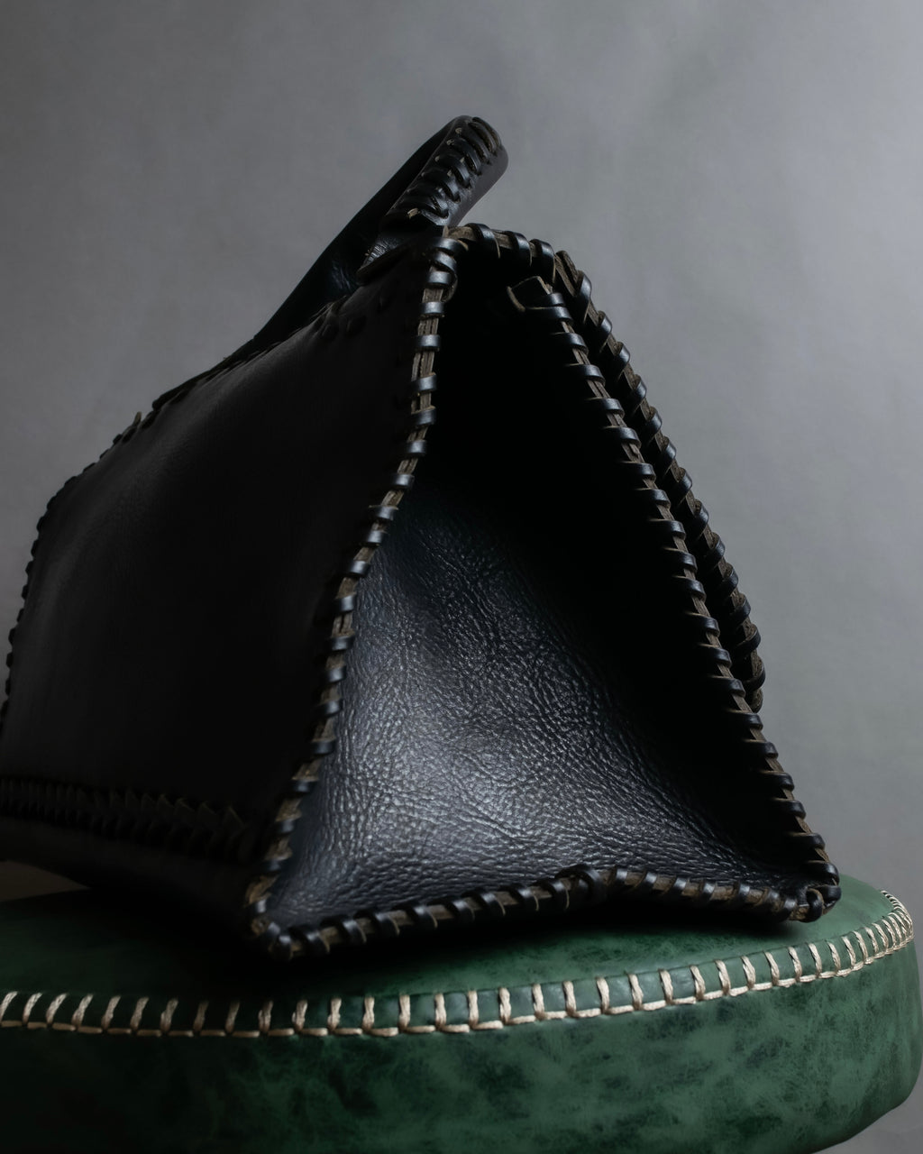 "FENDI" Hand stitched design leather hand bag