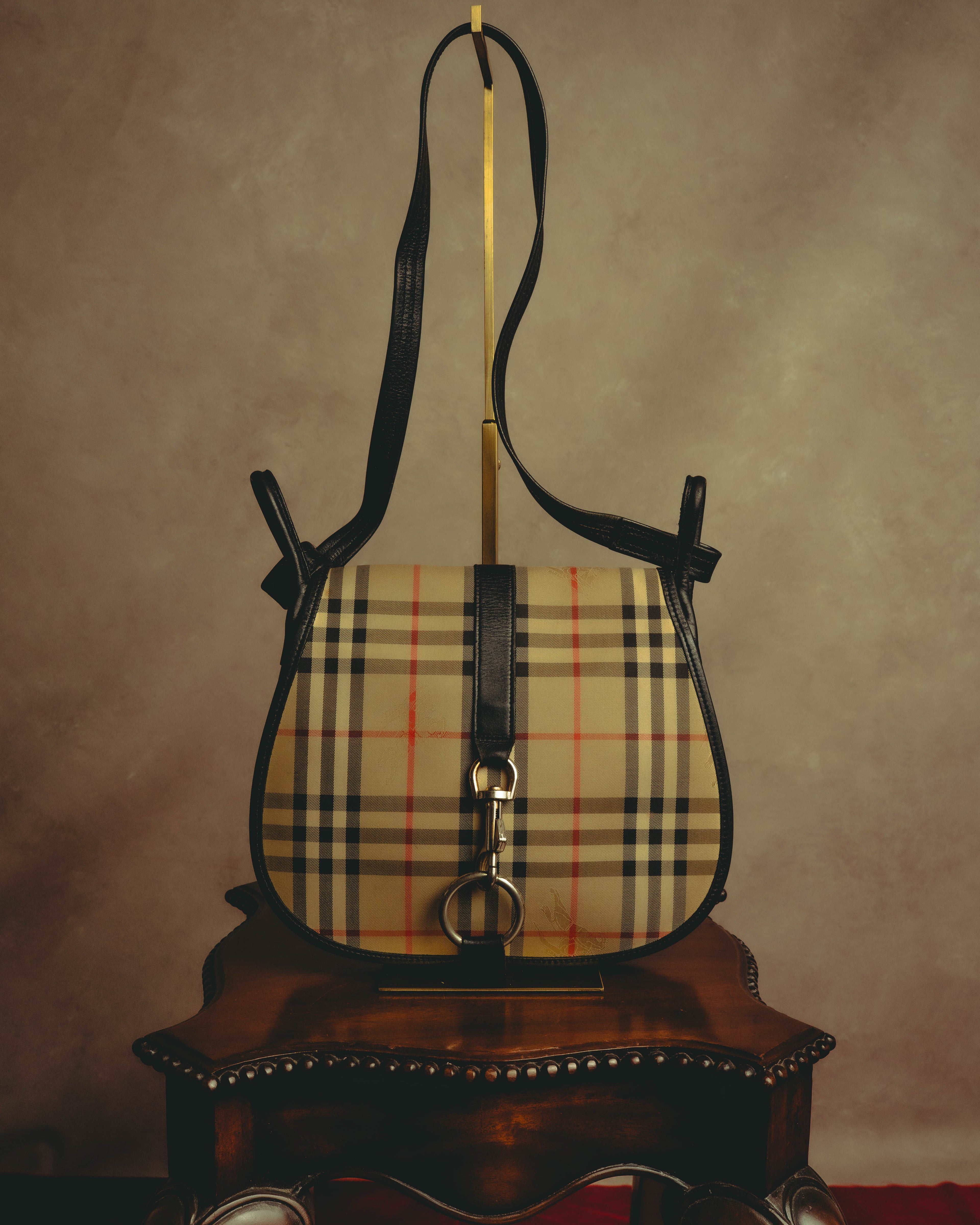 “Burberrys” 80’s-90’s Shadow horse check saddle shoulder bag