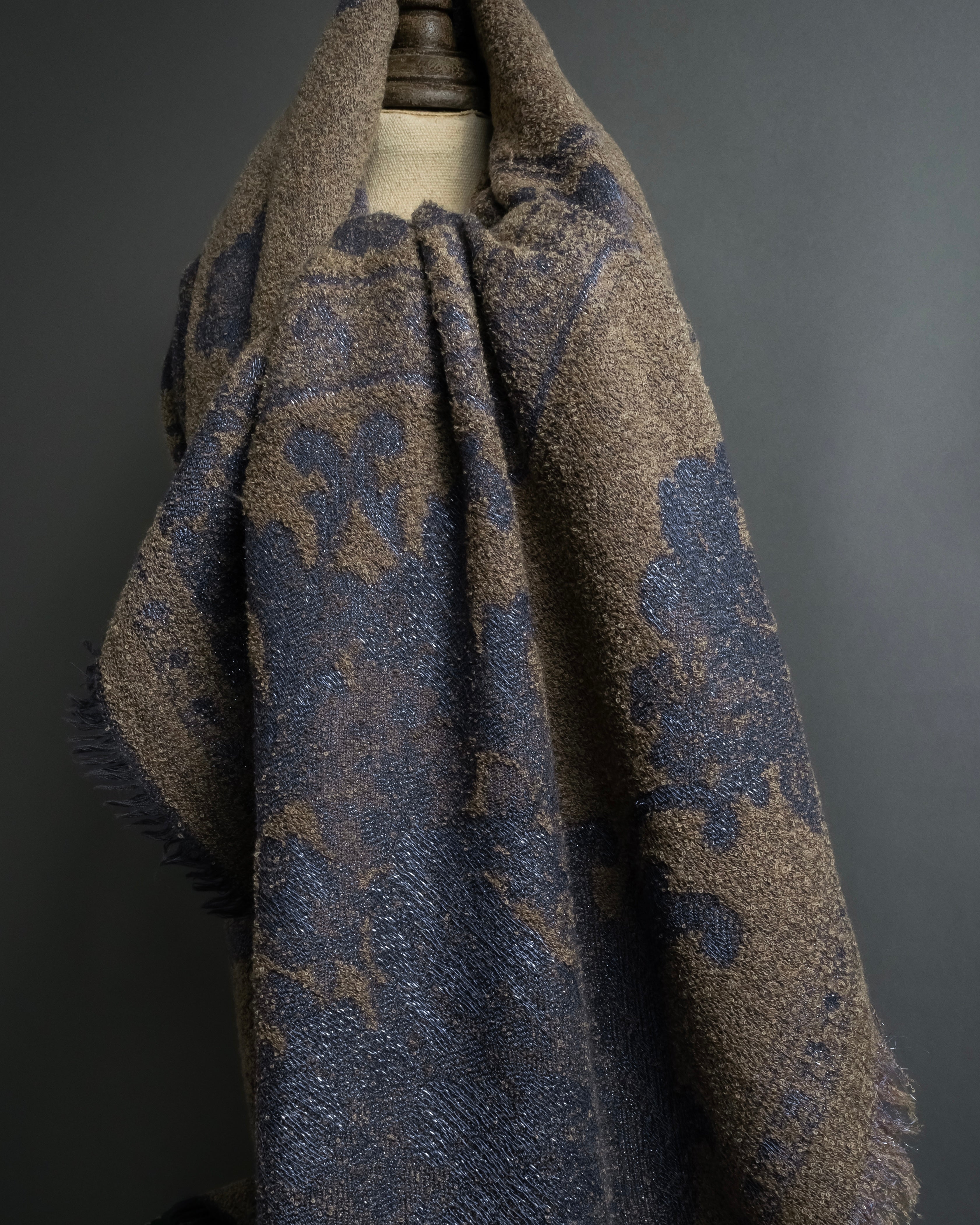 "BALENCIAGA" Large size lame jacquard weave stole