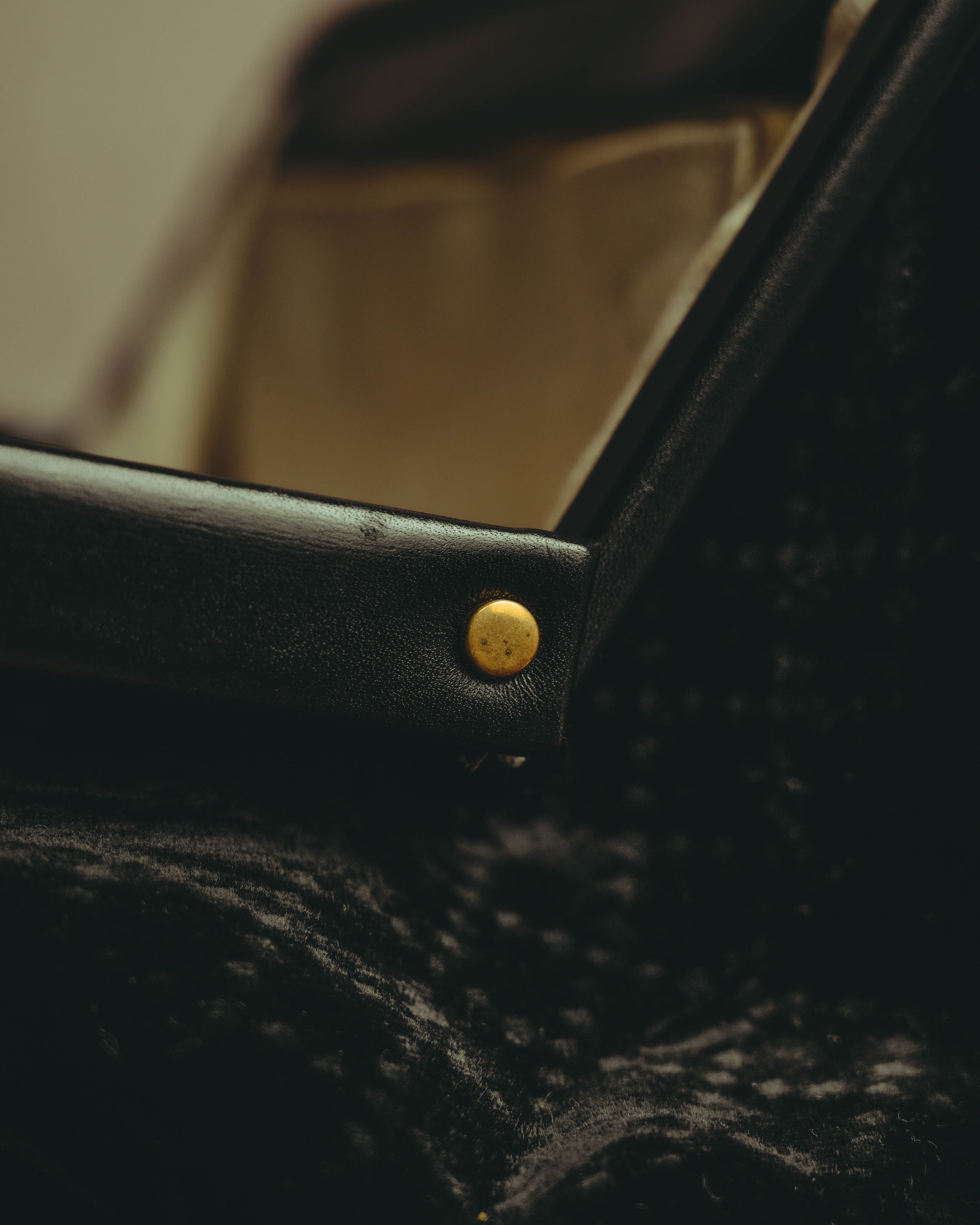 -SPECIAL- “GUCCI” 2012-2016 crossover-era crest studded doctor bag