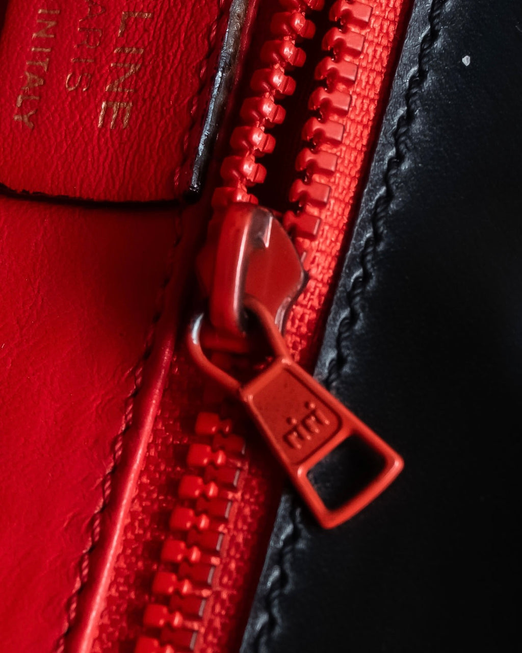 "CELINE" Ringlock design leather hand bag