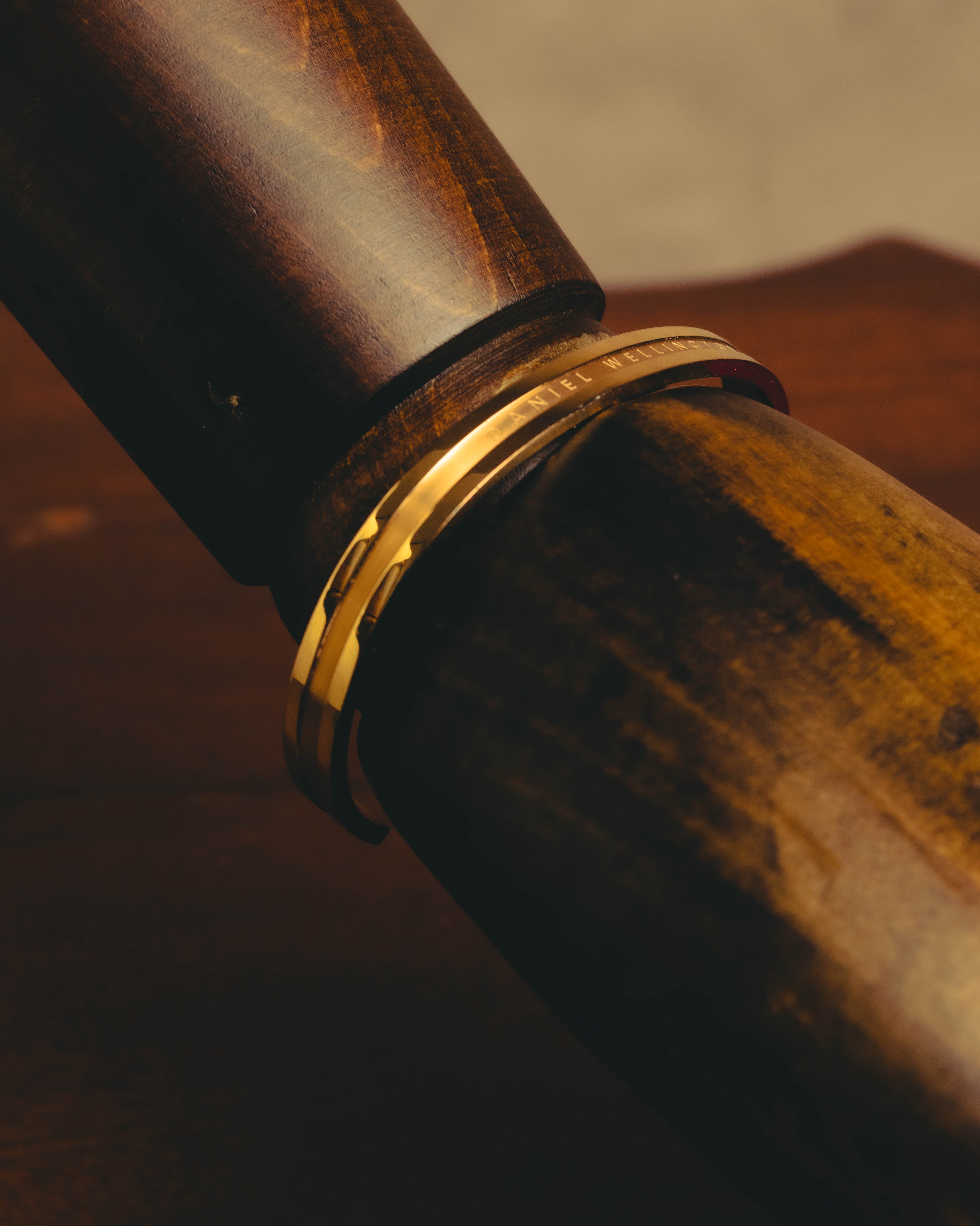 "Daniel Wellington" 20's Sleek gold cuff bracelet