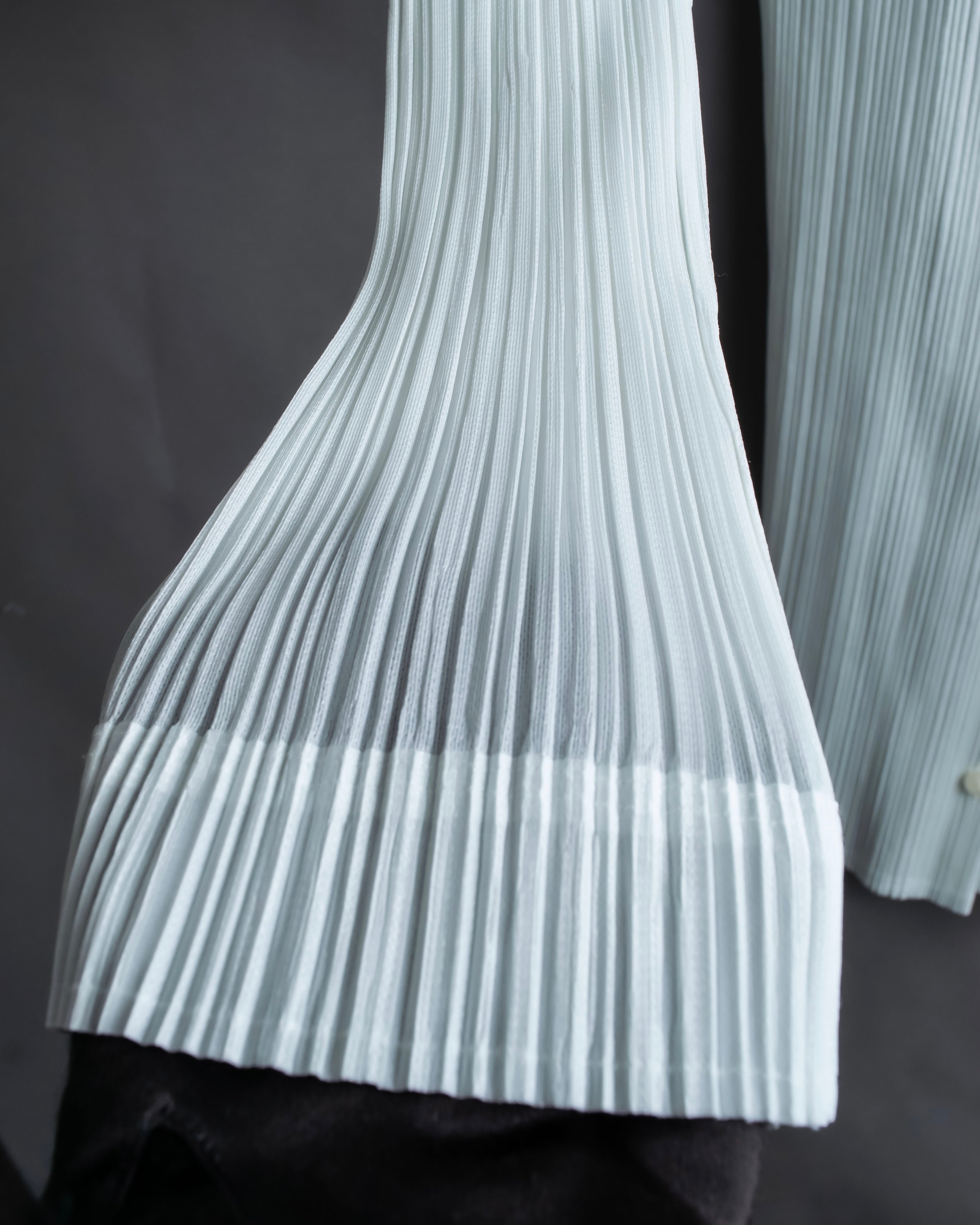 "PLEATS PLEASE ISSEY MIYAKE" Three-dimensional pleated long shirt