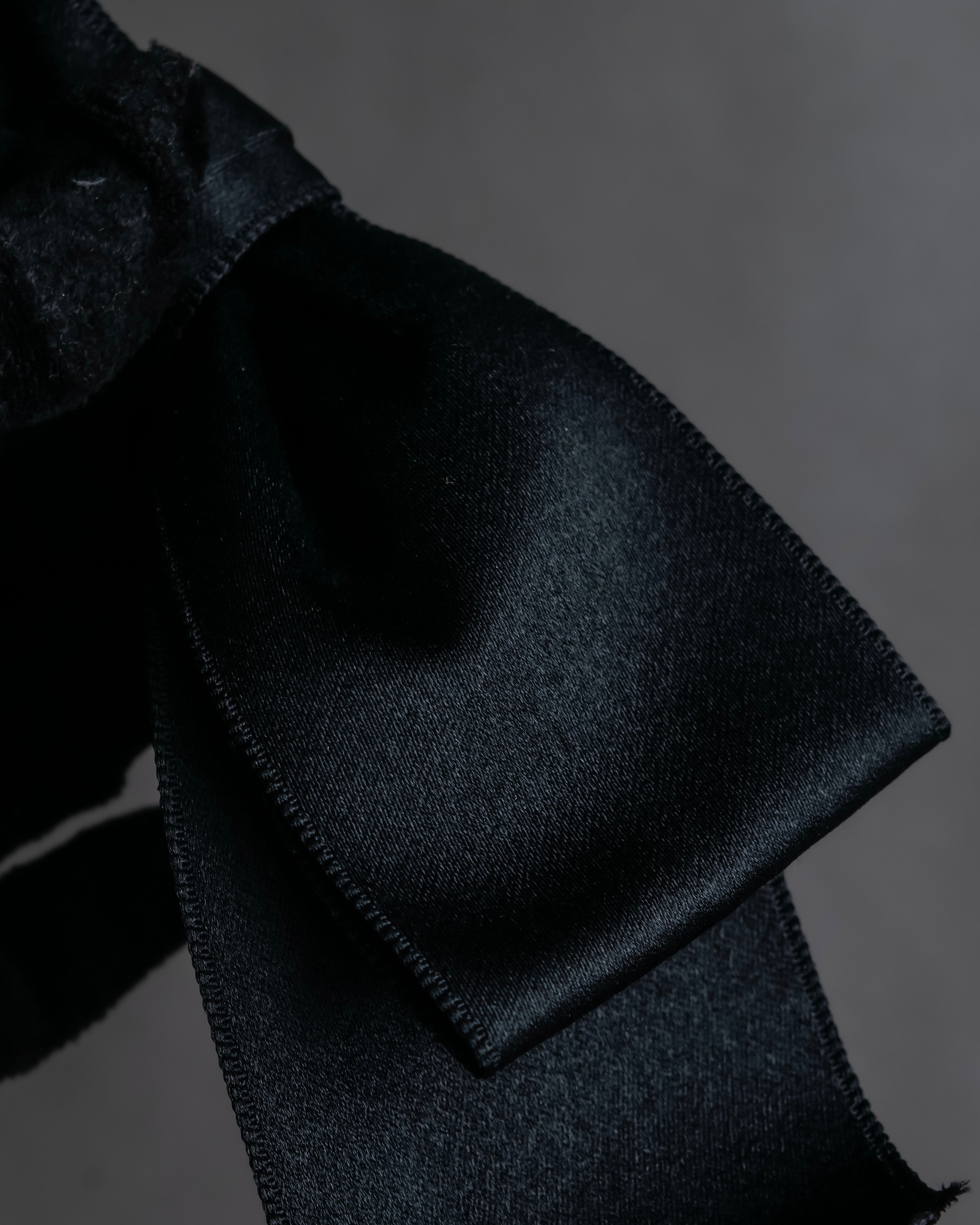 "CHANEL" 2001 Cruise Collection ribbon brooch