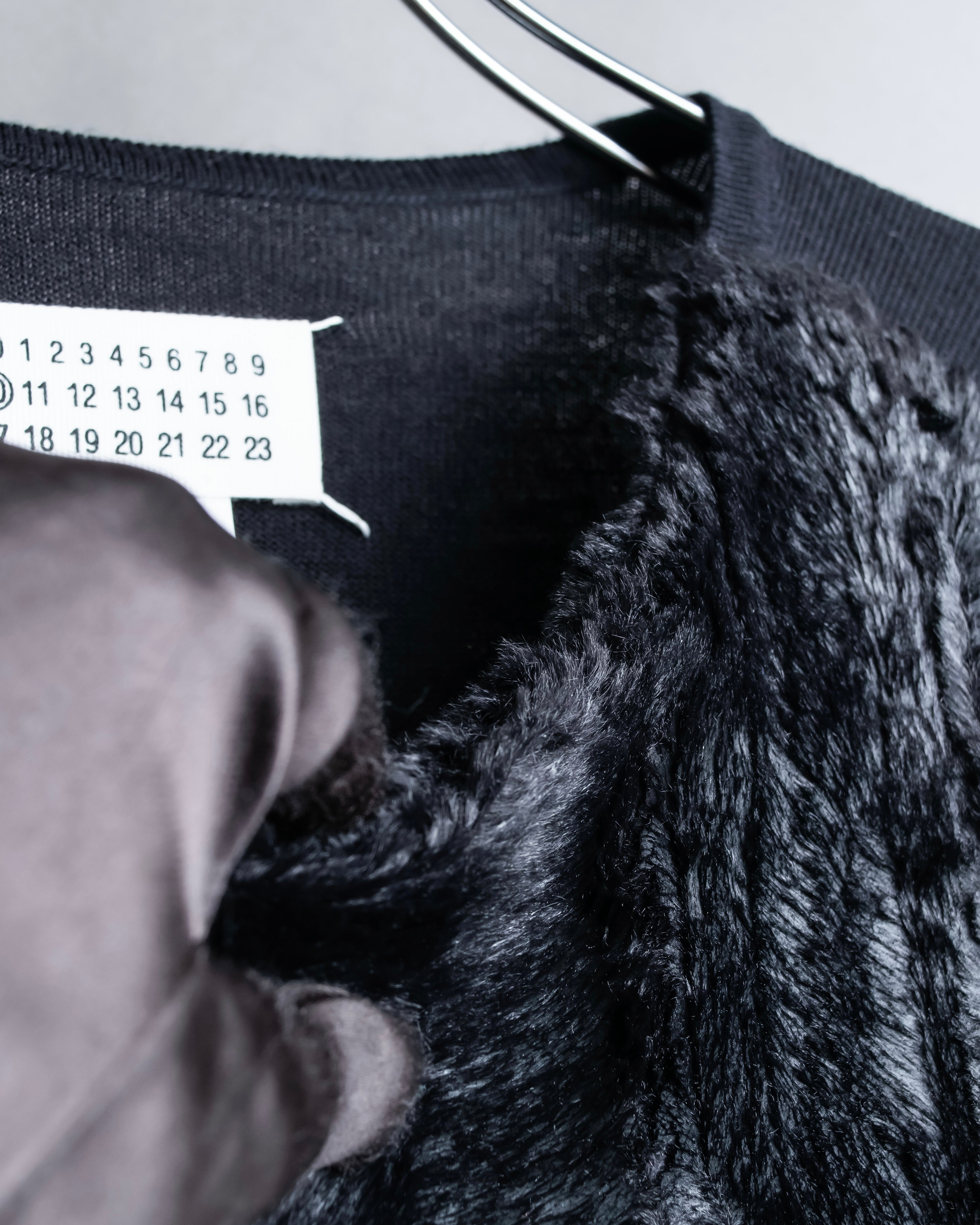 "MAISON MARGIELA"
Fur docking high gauge knit