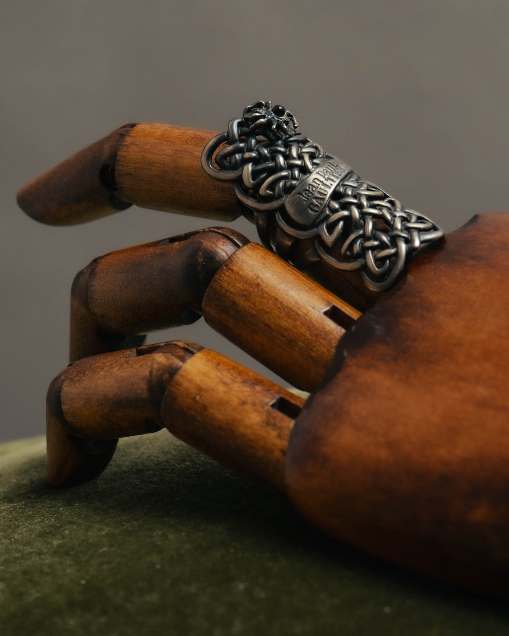 -SPECIAL- “Jean Paul Gaultier“ 90’s-00’s oxidized silver knot ring