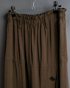 "ISSEY MIYAKE" Gathered waist detail button slide flared skirt