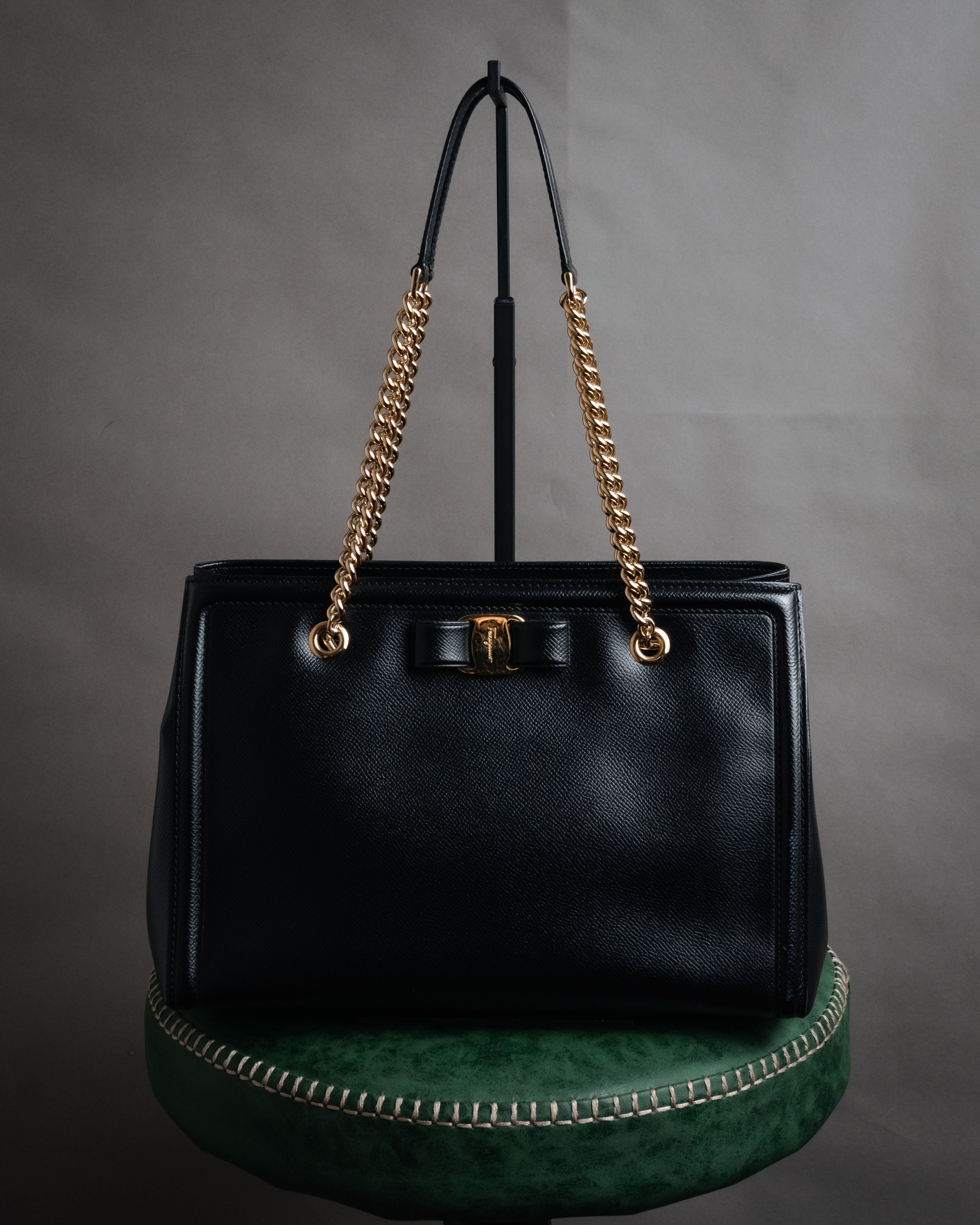 “Salvatore Ferragamo” 2010’s Vara chain leather tote bag