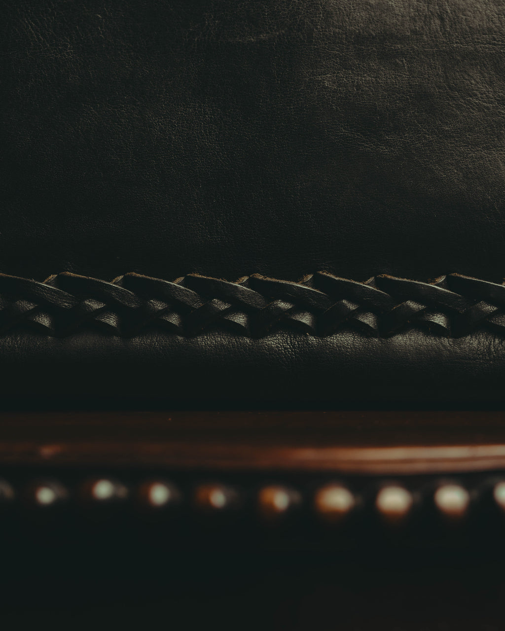 -SPECIAL- “FENDI” 80’s-90’s Coat of arms embossed whipstitched leather handbag