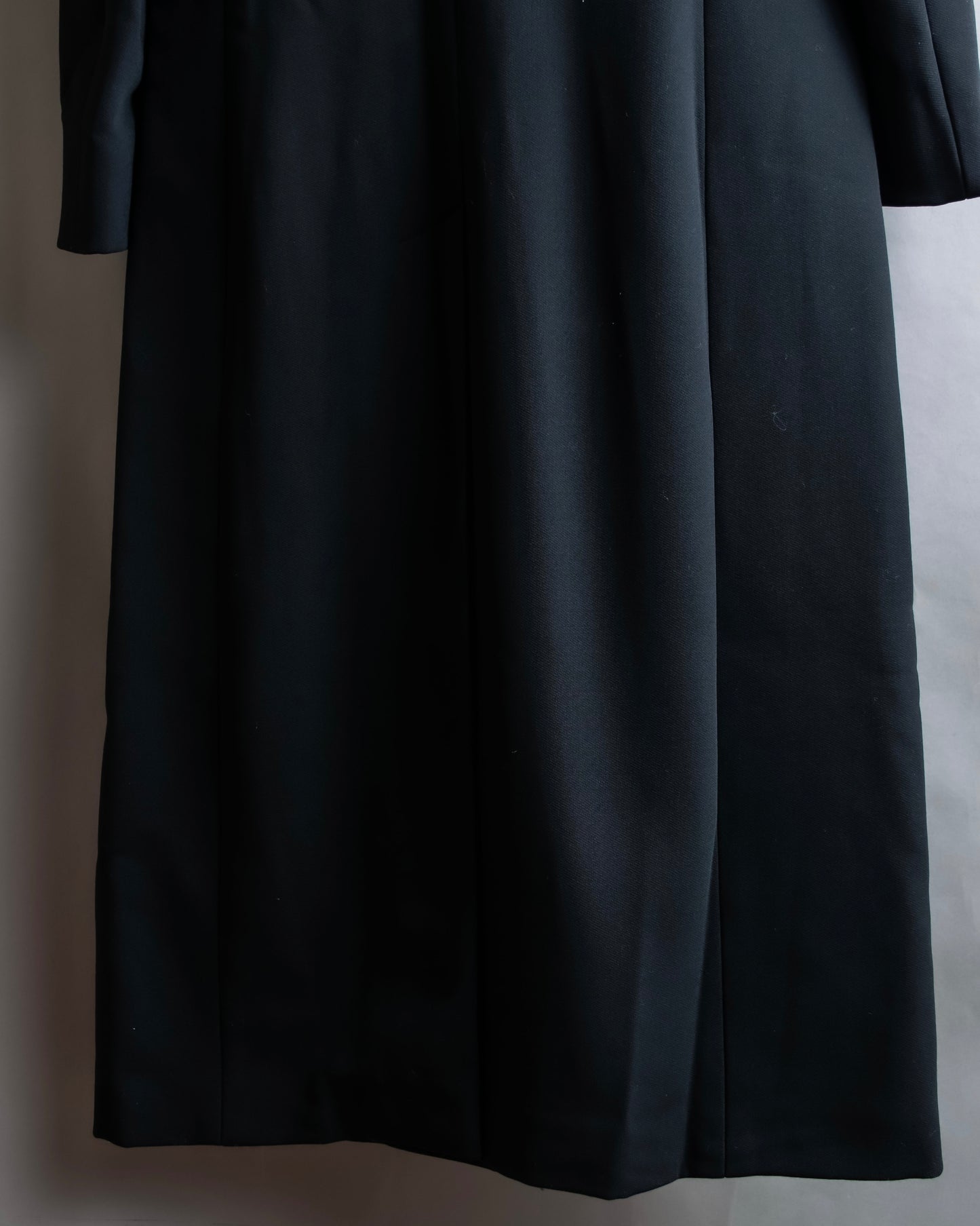 "VALENTINO" Solid no collar dart shaped long coat