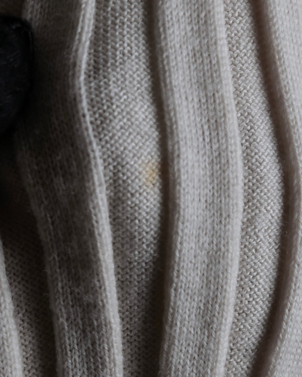 "MAISON MARGIELA" 18AW Ribbed shaped V-neck knit