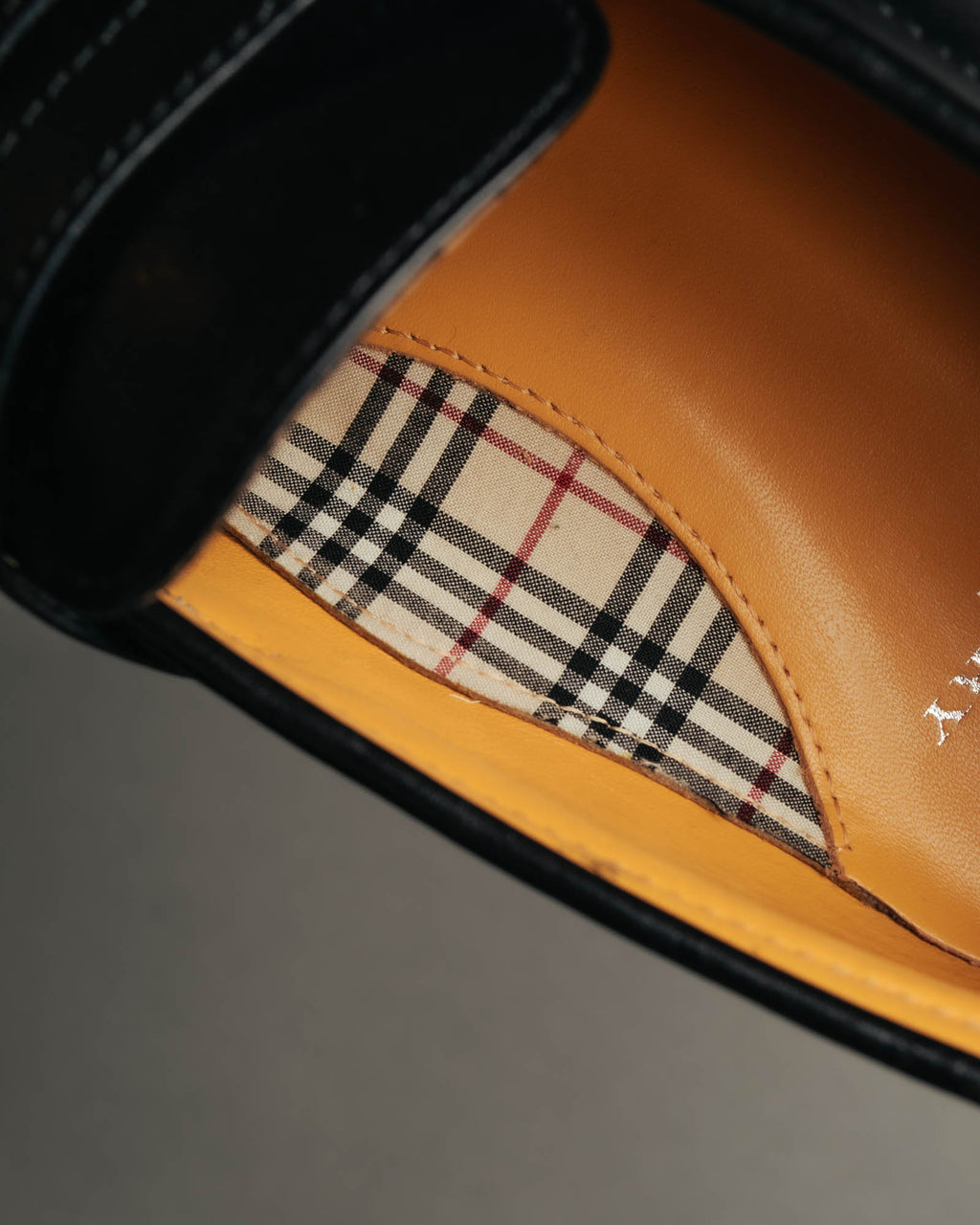 “Burberry London” 00’s-10’s Black leather penny loafers
