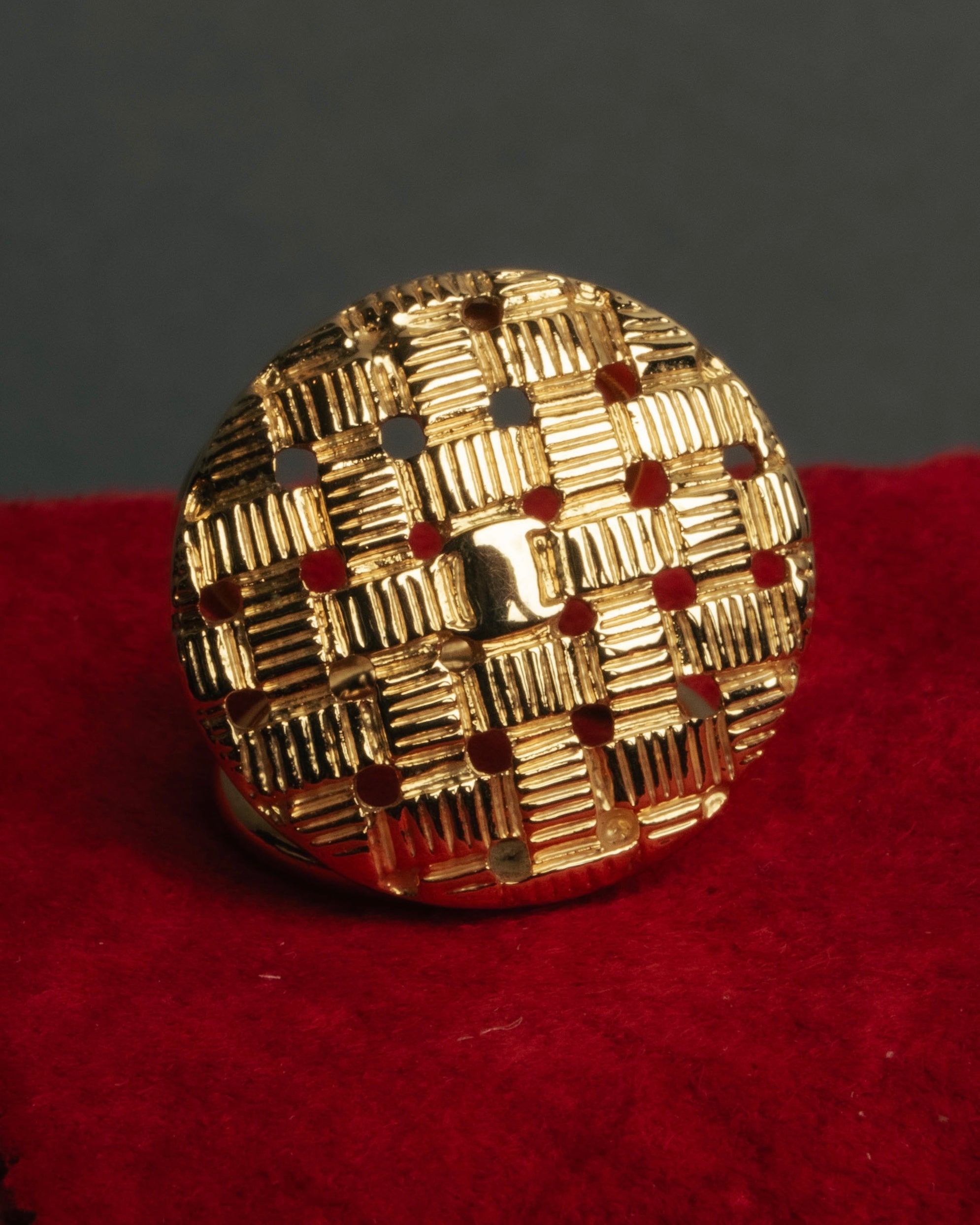 “Salvatore Ferragamo” 90’s-00’s Intrecciato motif scarf ring