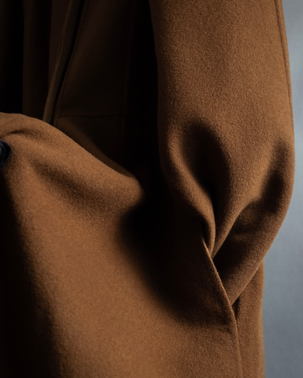 -SPECIAL- "Christian Dior" 80's-90's
Shaped flare silhouette collarless coat