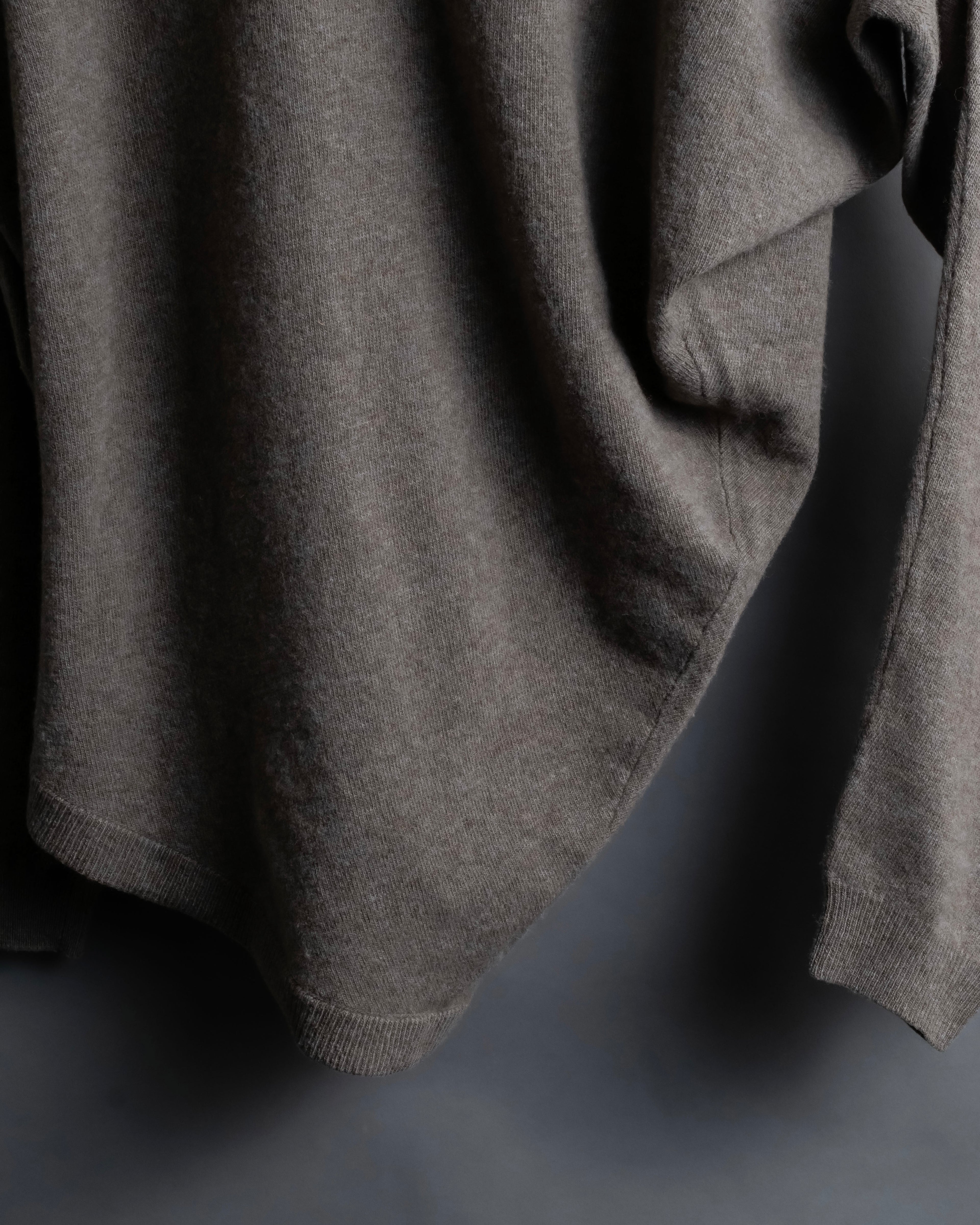 "MAISON MARGIELA 2005's AW " Twisted detail V-neck knit