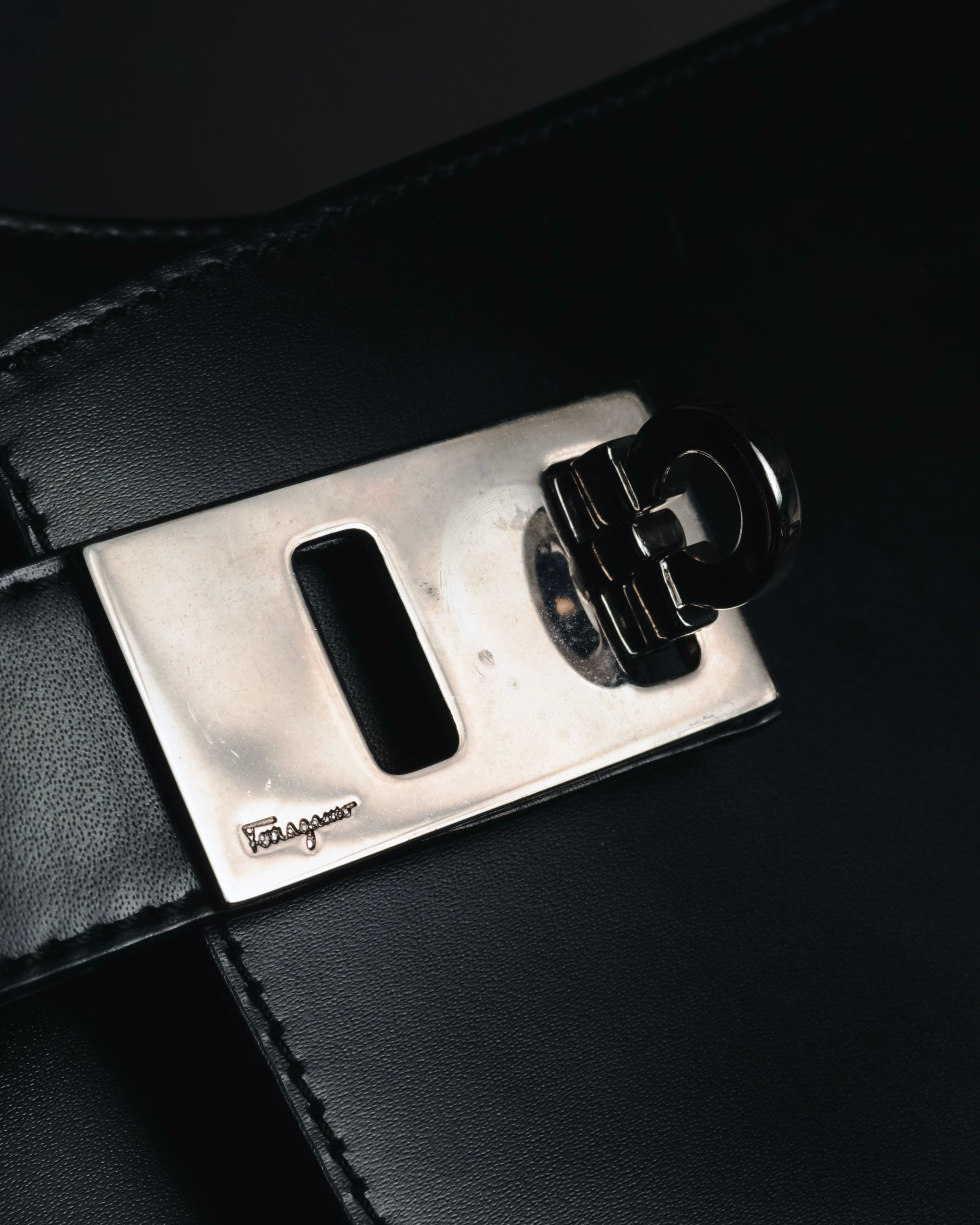 "Salvatore Ferragamo" 90’s-00’s minimalist gancini buckle hobo bag