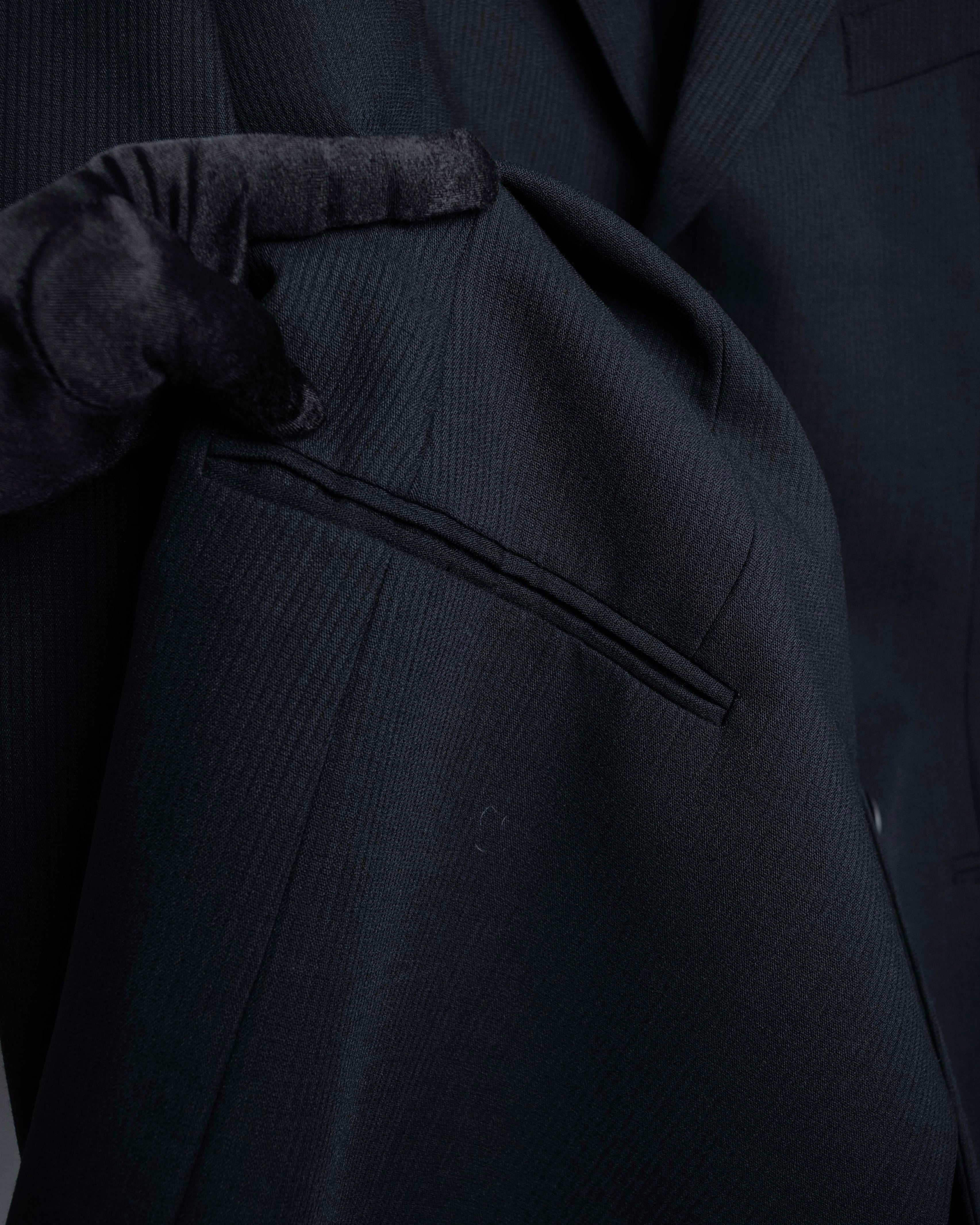 "GIORGIO ARMANI" LE COLLEZIONI line shadow stripe pattern set up