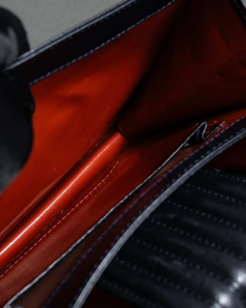 "YVES SAINT LAURENT" Straight ridge design square forum leather bag