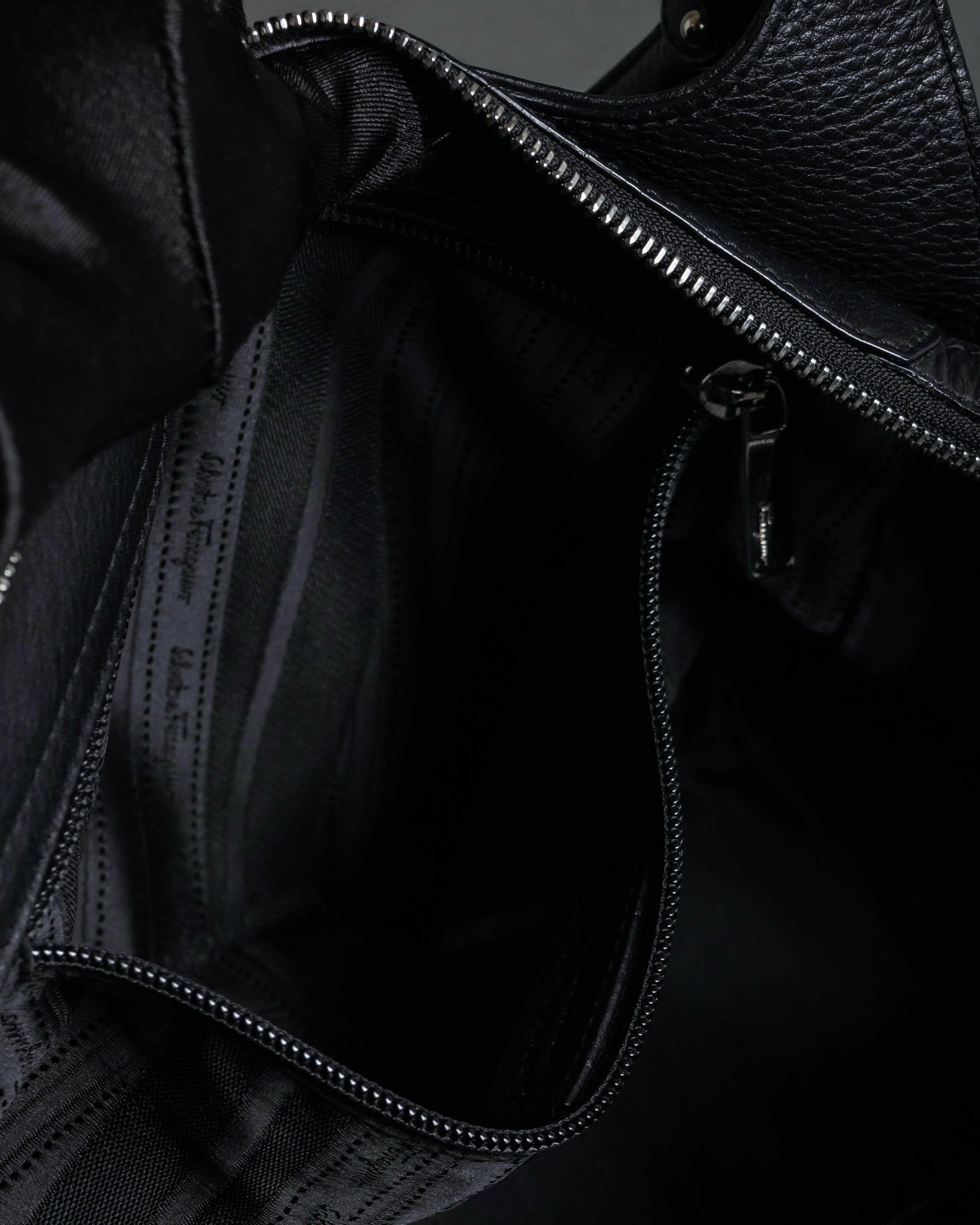 "Salvatore Ferragamo" Gancini motif gathered design leather bag