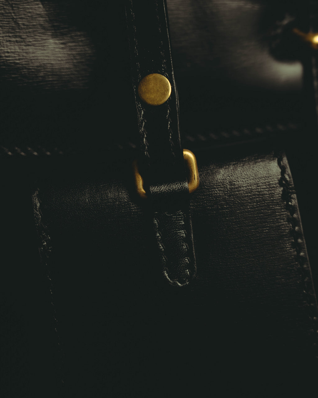 -SPECIAL- “GUCCI” 2012-2016 crossover-era crest studded doctor bag