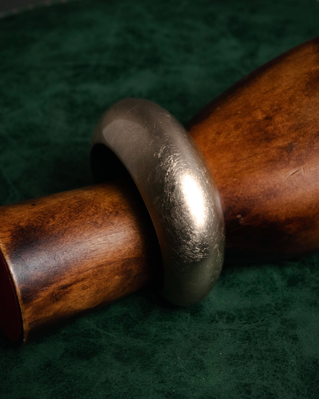 –SPECIAL– “HERMES” 00’s-10’s Lacquered wood open cuff