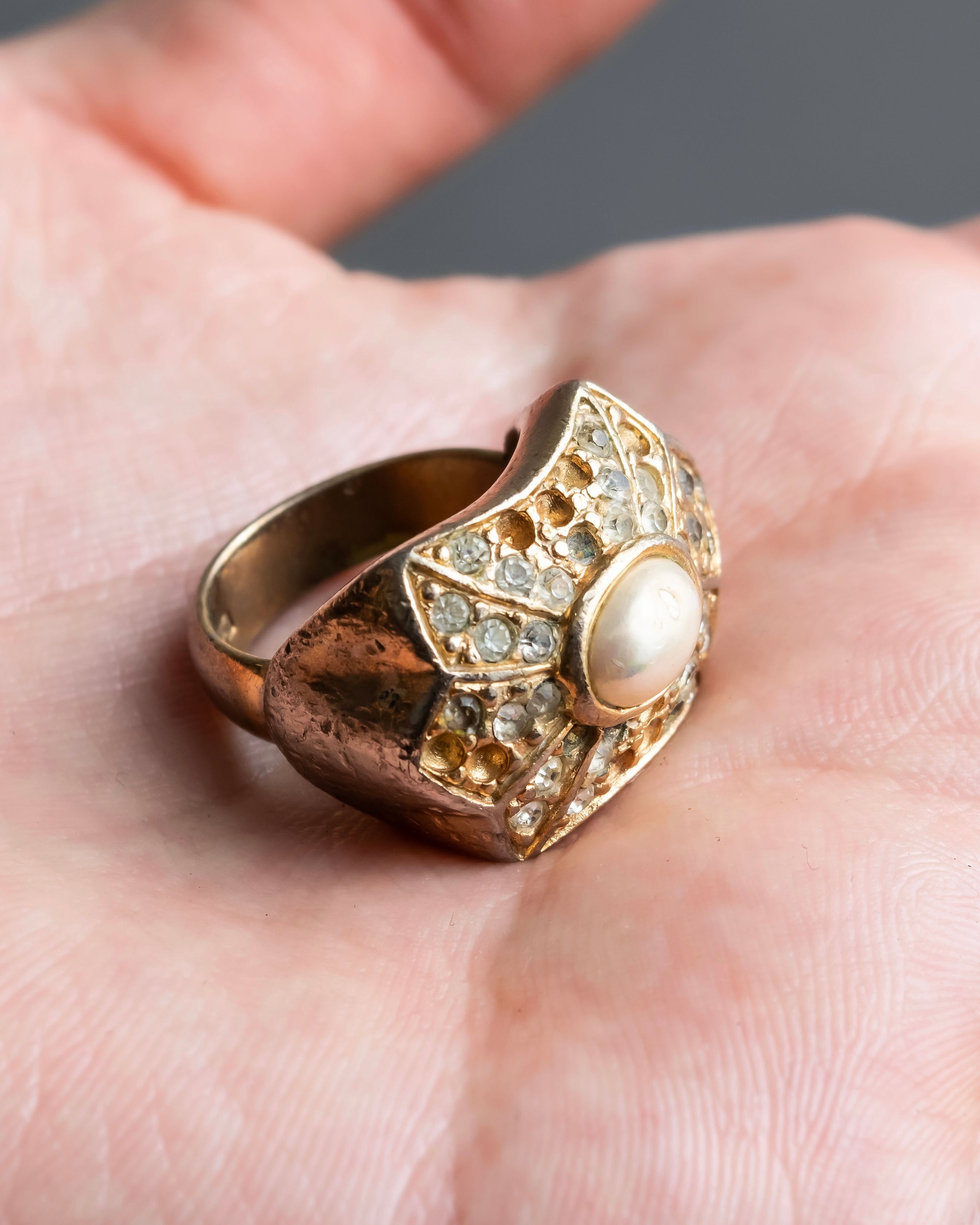 “Dior” Star-shaped pearl gold ring