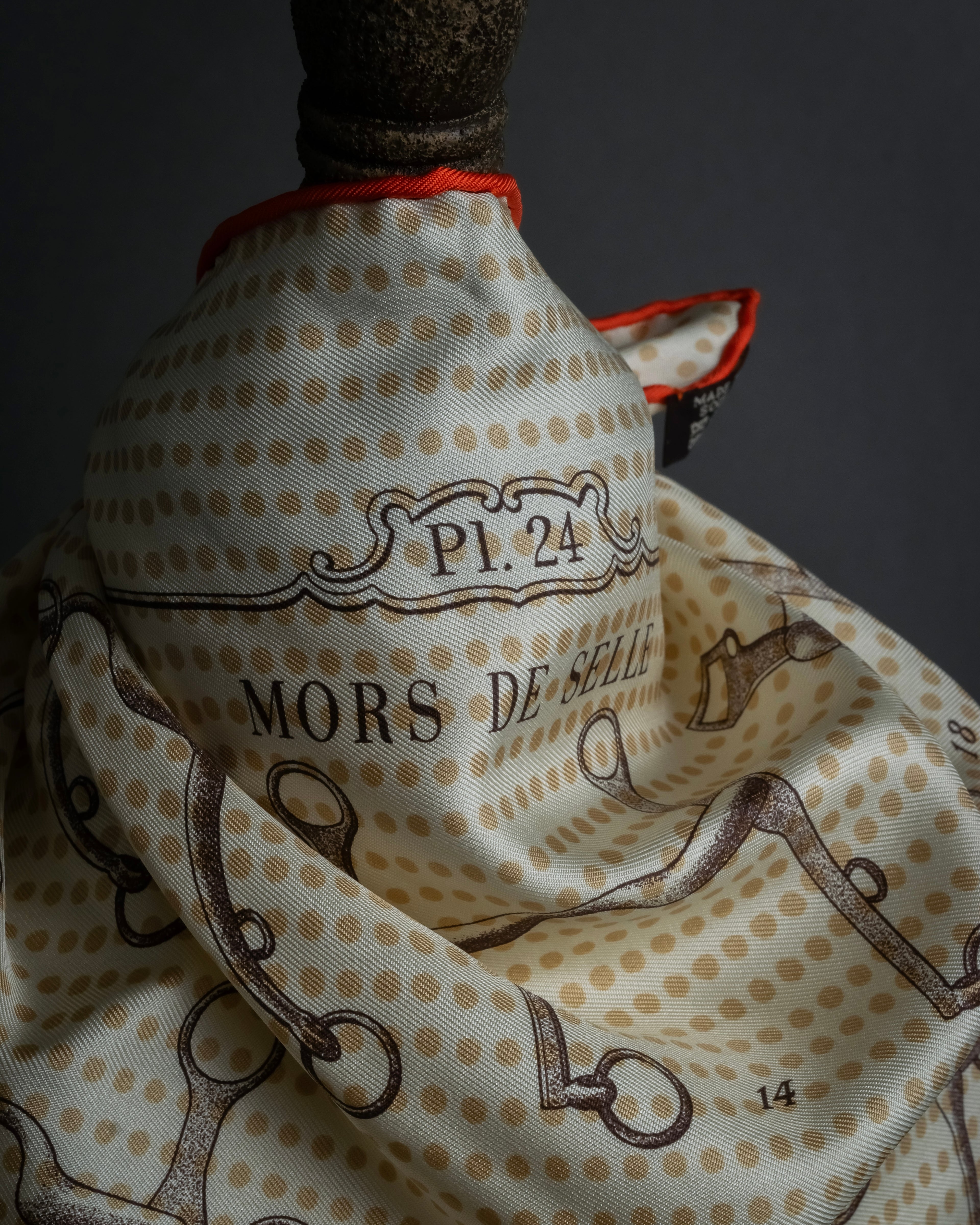 "HERMES" Carré 45 Gavroche MORS DE SELLE scarf