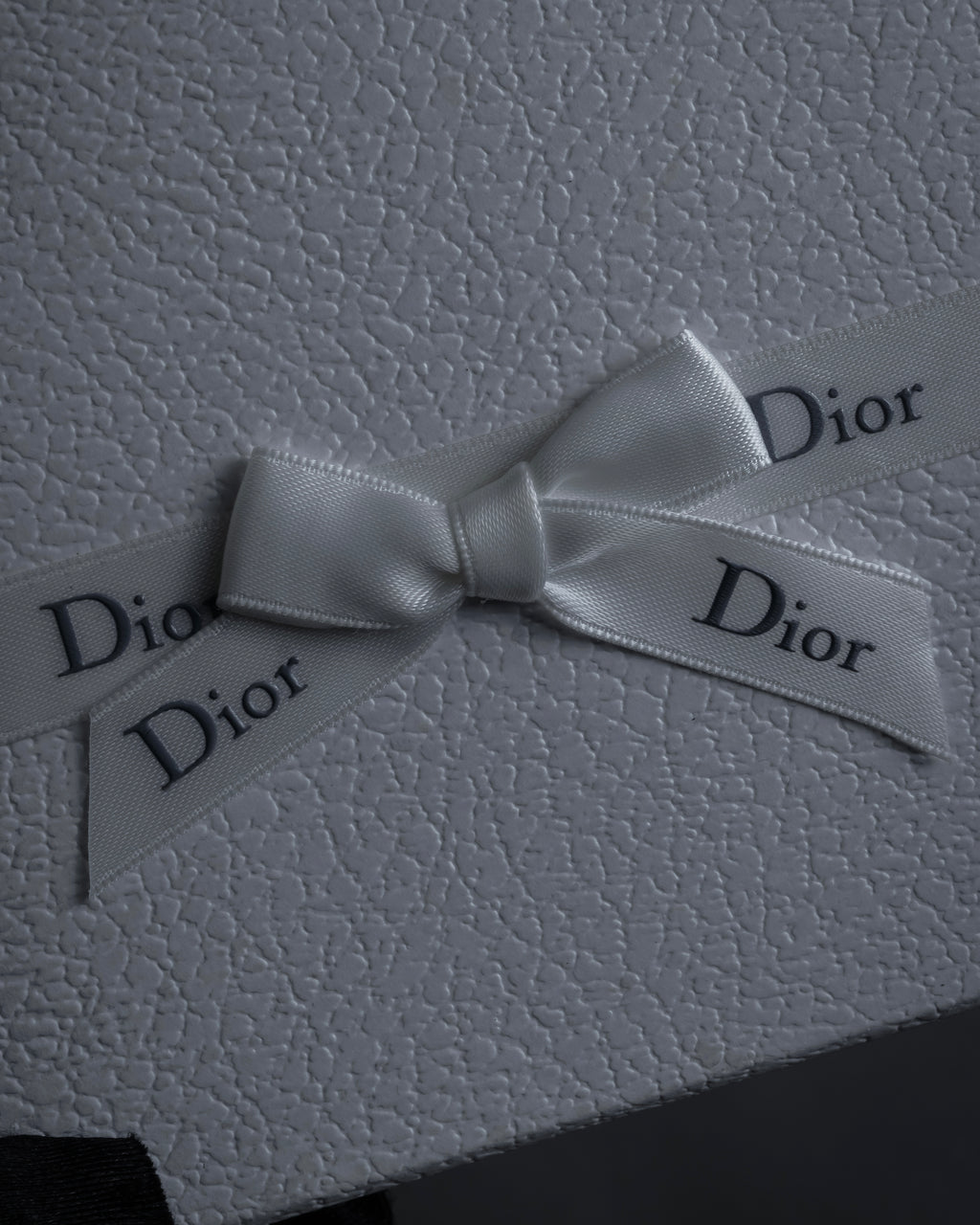 -MOOD Christmas Collection-
"Dior" Classic houndstooth pattern Mitza scarf