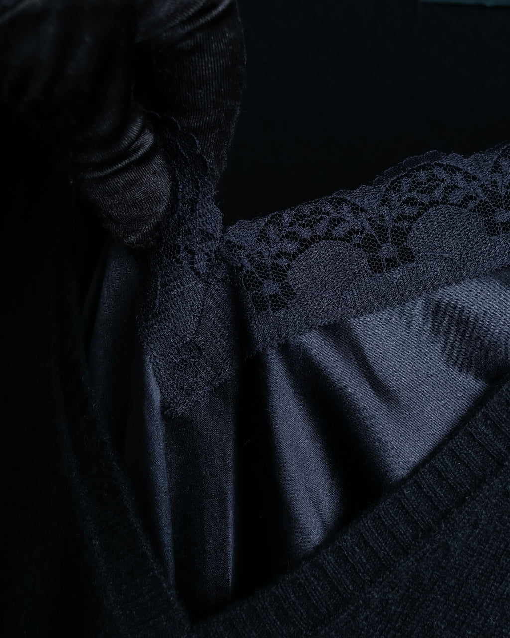 "DOLCE & GABBANA" Lace layered design V-neck knit