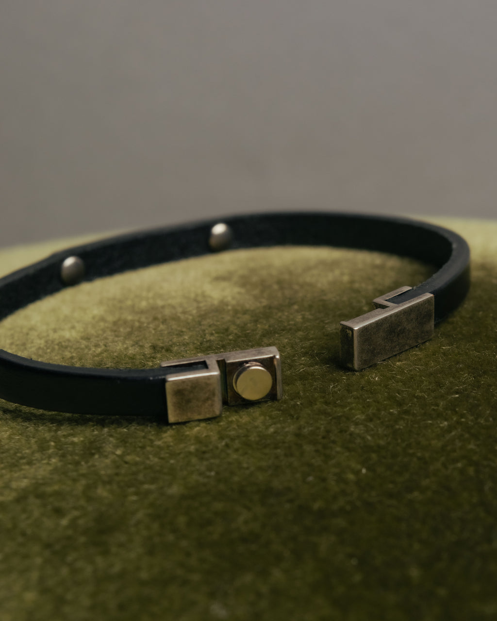 "Saint Laurent" 10's ID metal plate leather bracelet