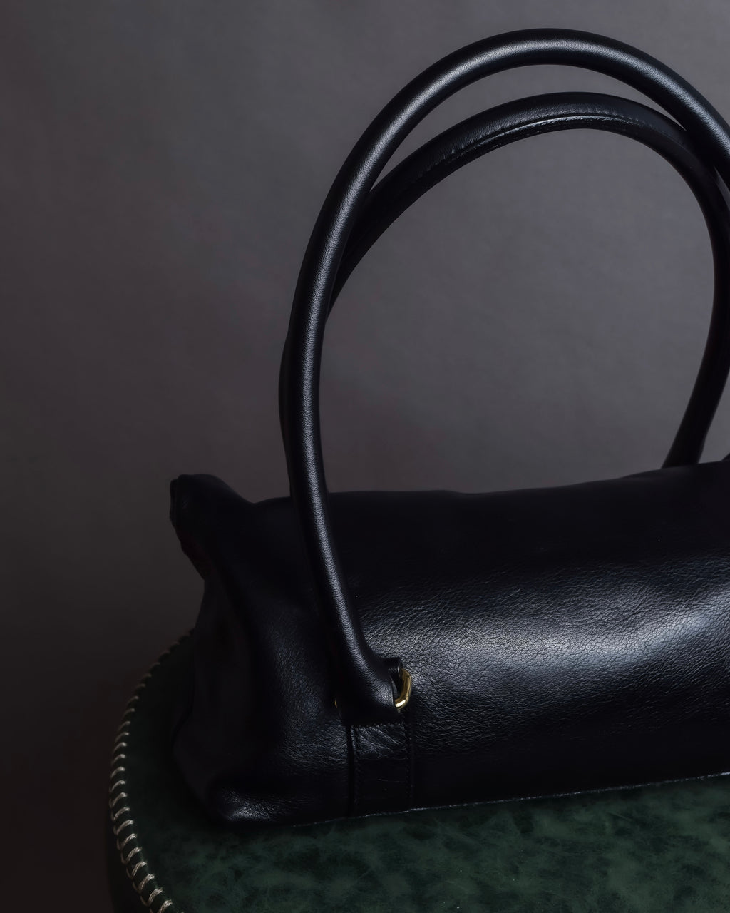 "ADMJ" Gold clasp grain leather shoulder bag