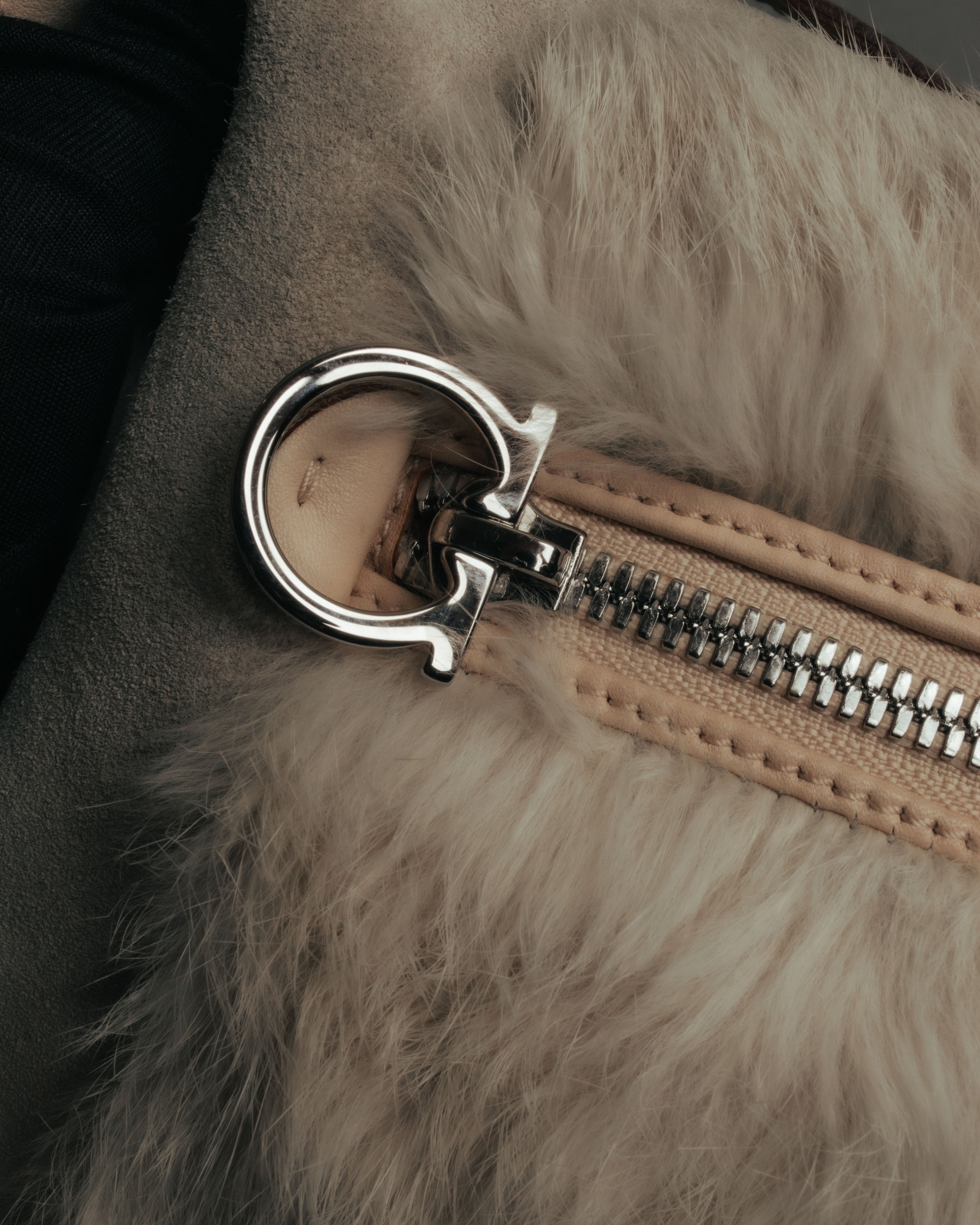 “Salvatore Ferragamo” 00’s Fur panel suede shoulder bag