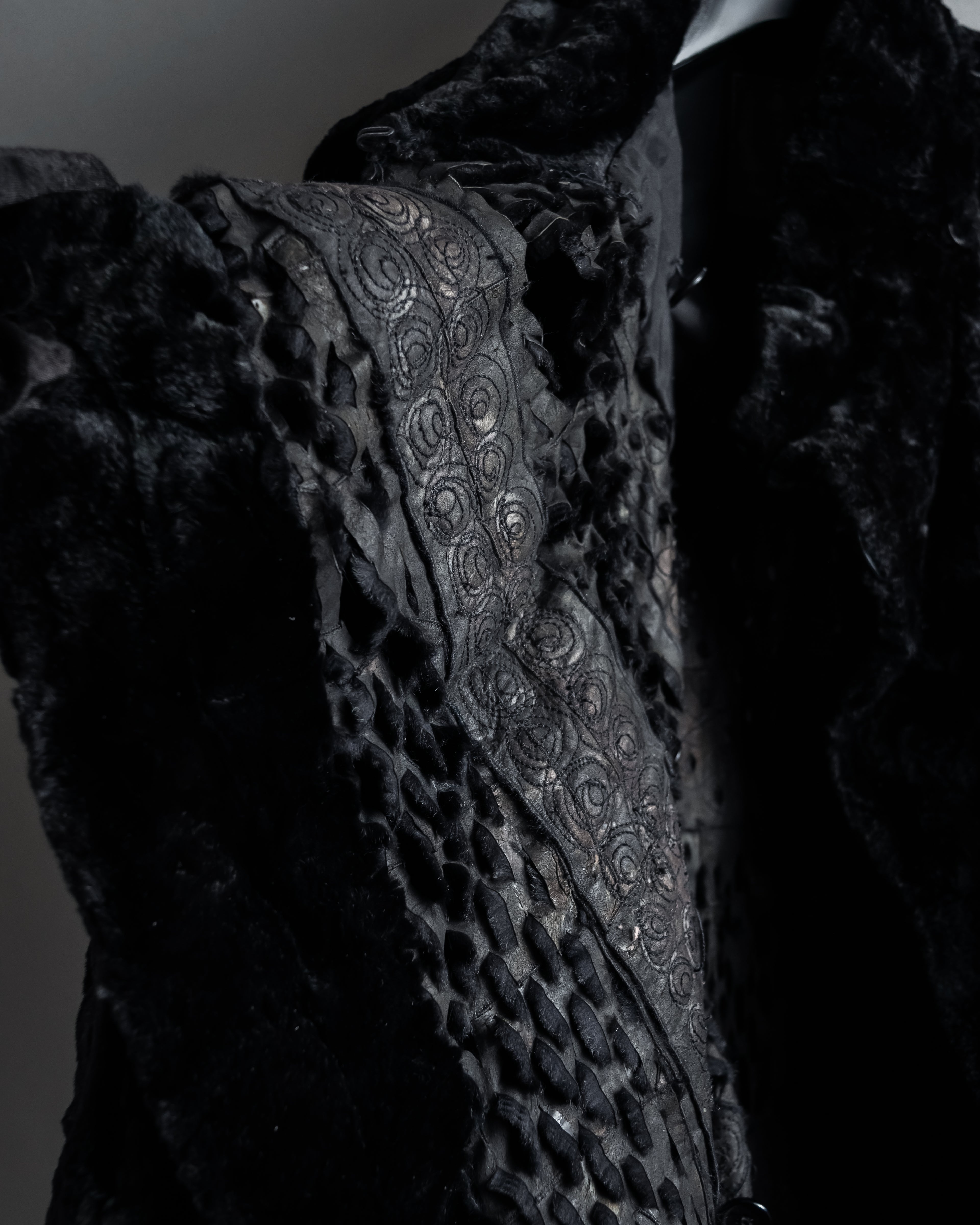 -SPECIAL- "FENDI" 90s Karl Lagerfeld-era lattice fur cape